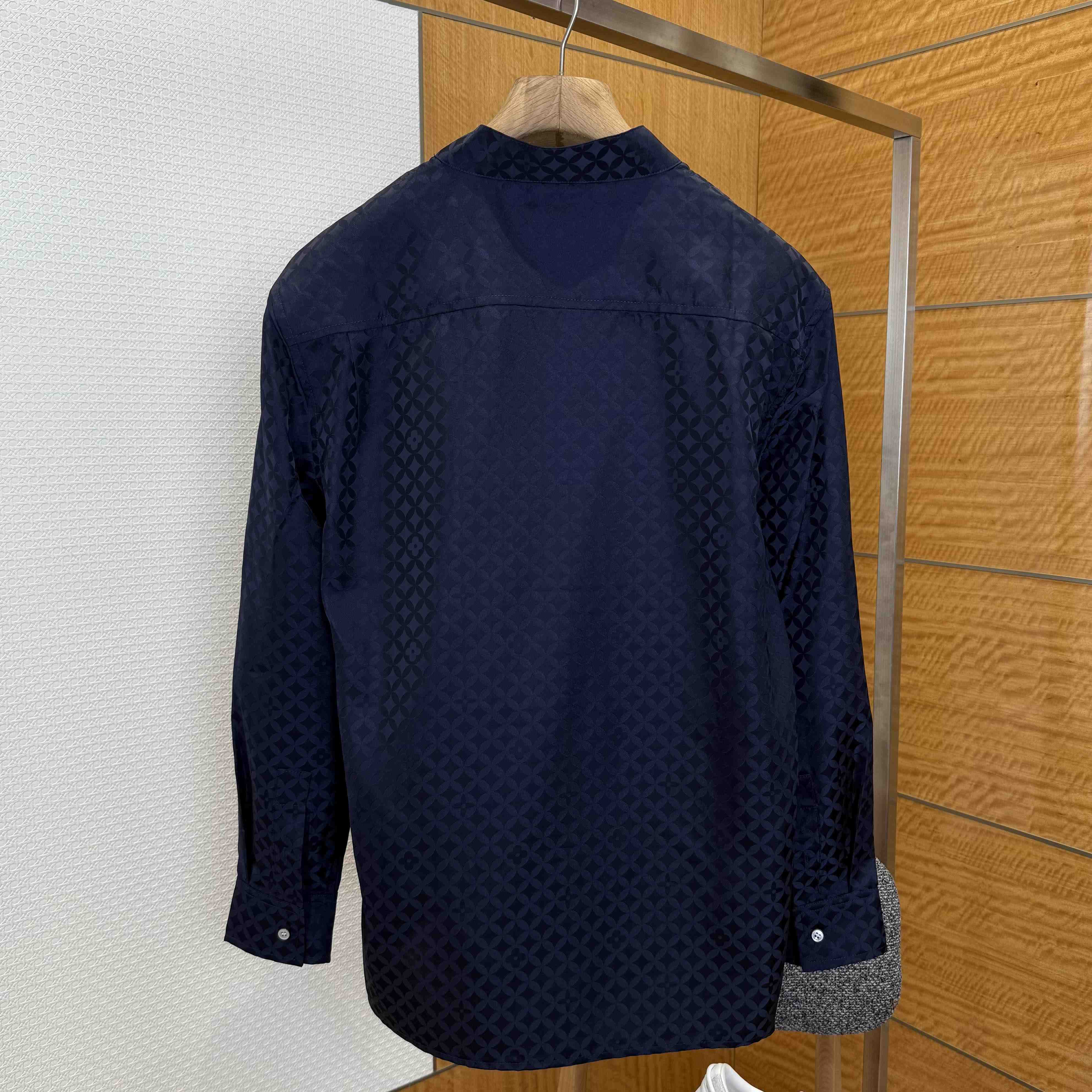 Louis Vuitton Graphic Jacquard Long-Sleeved Kimono Shirt   1AIMGI - FashionPlug