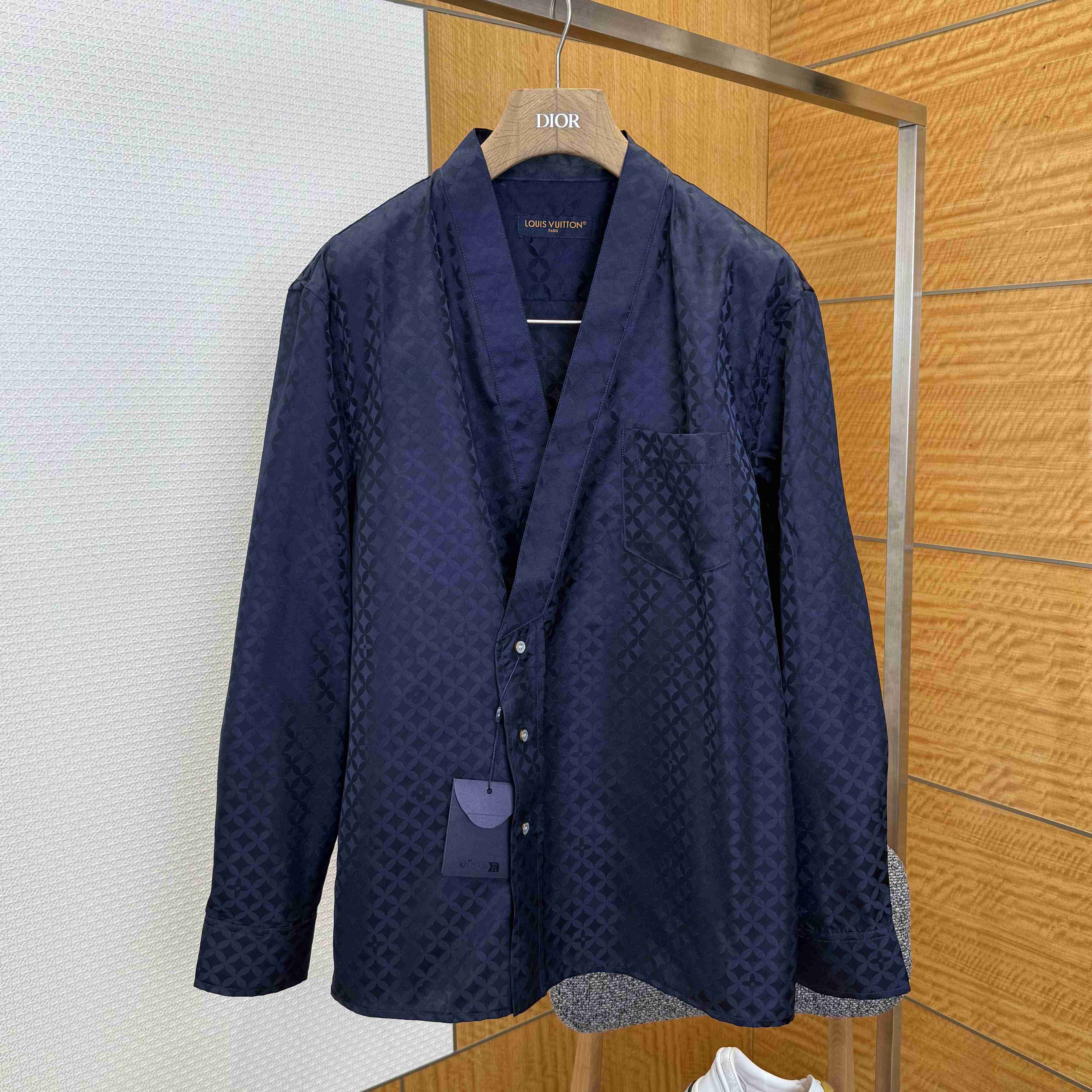 Louis Vuitton Graphic Jacquard Long-Sleeved Kimono Shirt   1AIMGI - FashionPlug