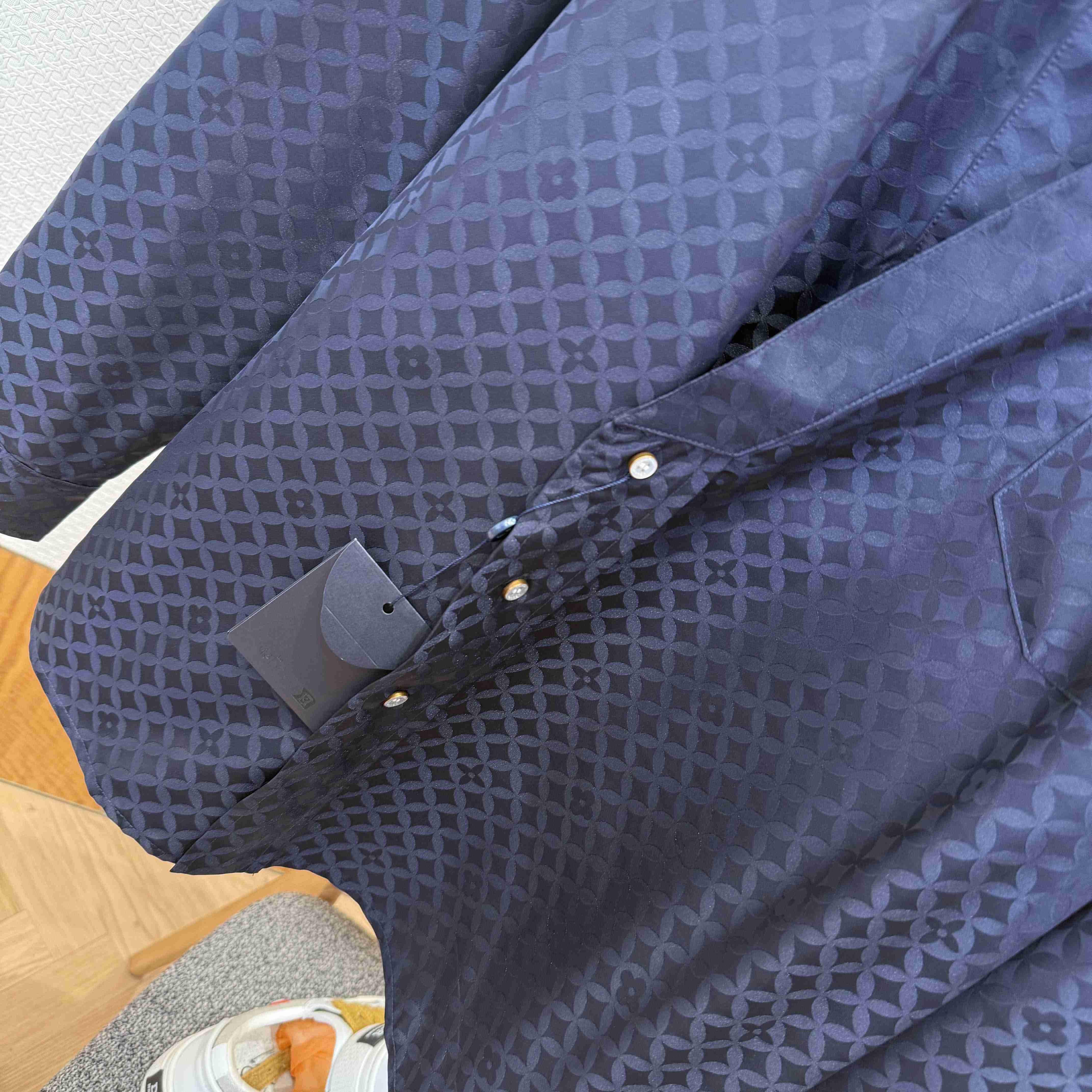 Louis Vuitton Graphic Jacquard Long-Sleeved Kimono Shirt   1AIMGI - FashionPlug