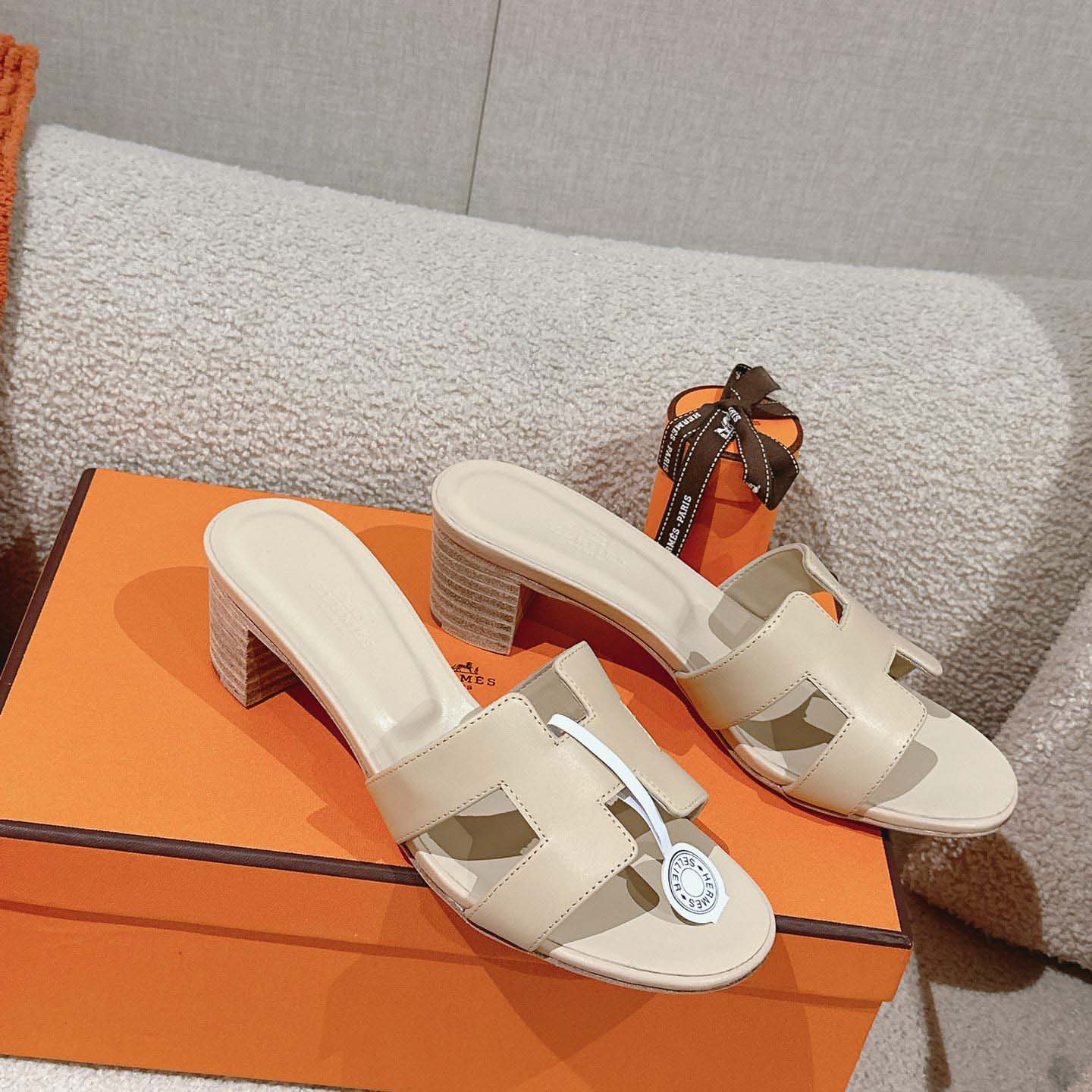 Hermes Oasis Sandal - FashionPlug