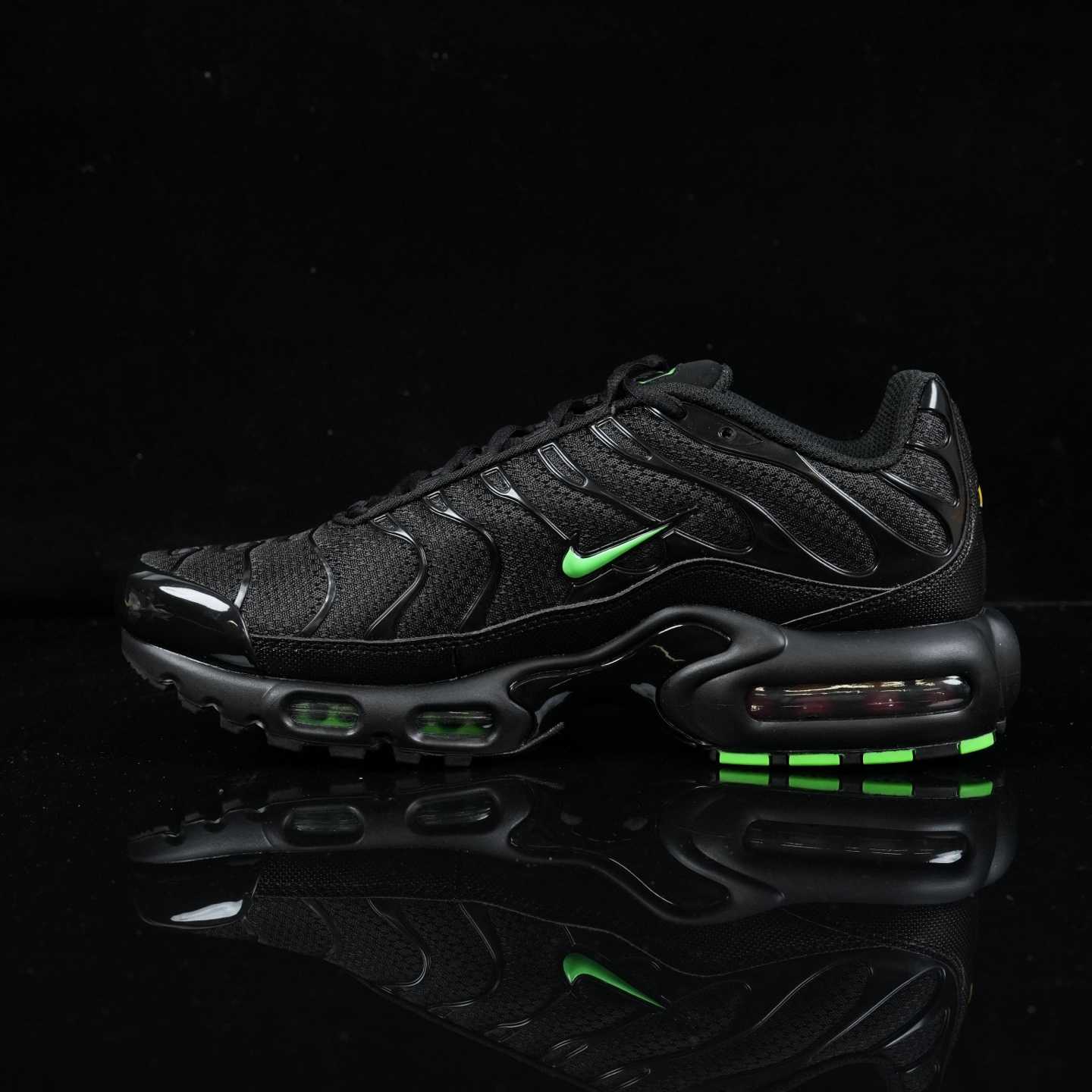 Nike Air Max Plus “Black Green Strike” Running Shoes DM0032-024 - FashionPlug