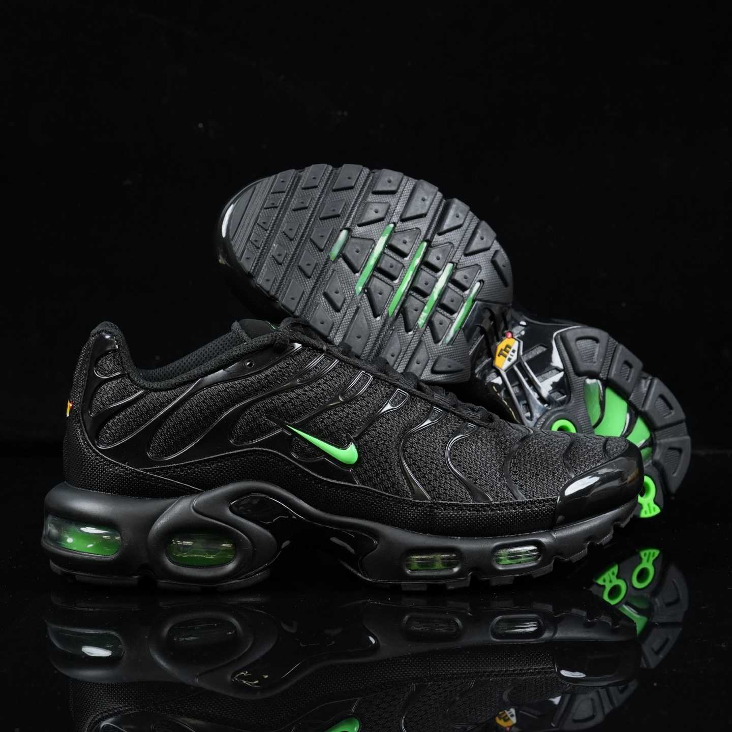 Nike Air Max Plus “Black Green Strike” Running Shoes DM0032-024 - FashionPlug