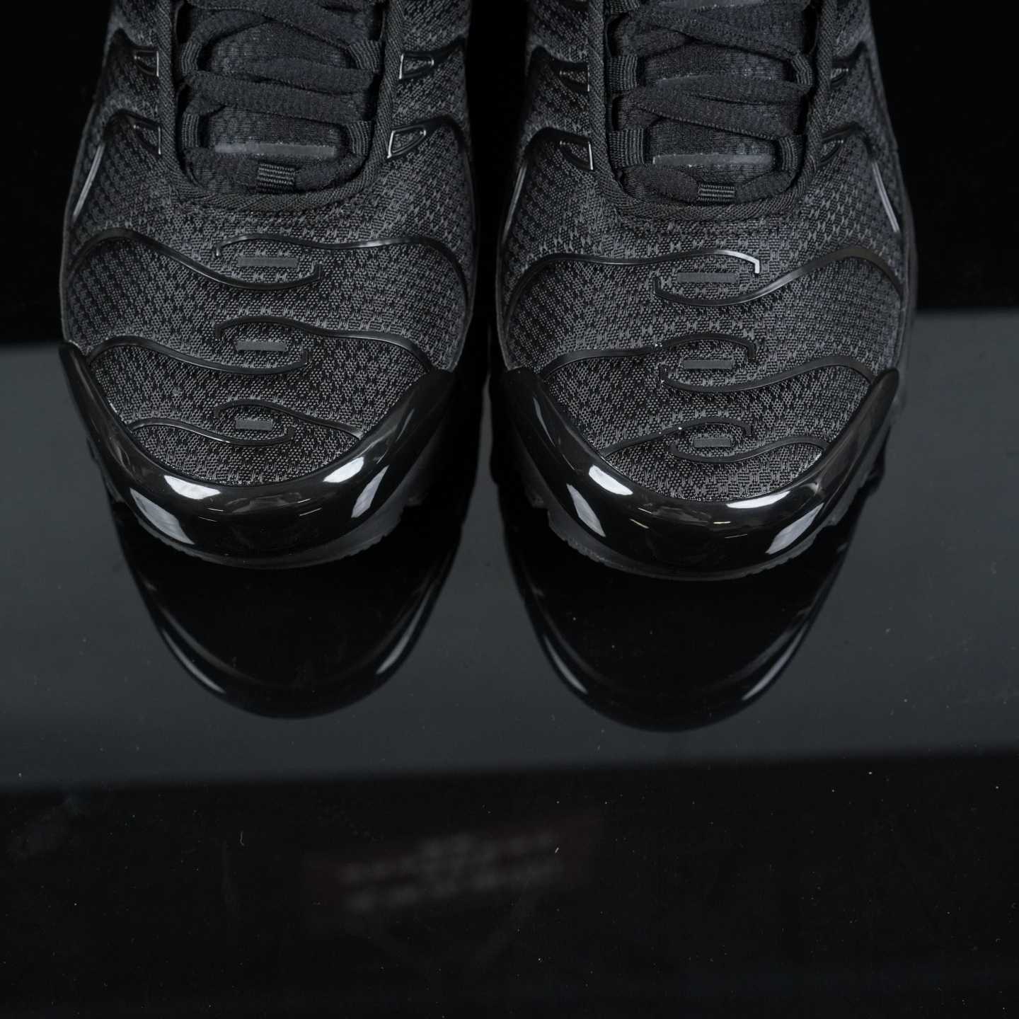 Nike Air Max Plus “Black Green Strike” Running Shoes DM0032-024 - FashionPlug