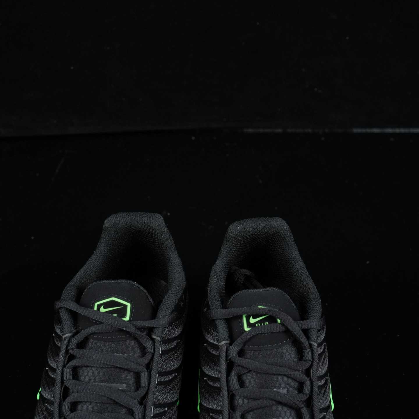 Nike Air Max Plus “Black Green Strike” Running Shoes DM0032-024 - FashionPlug