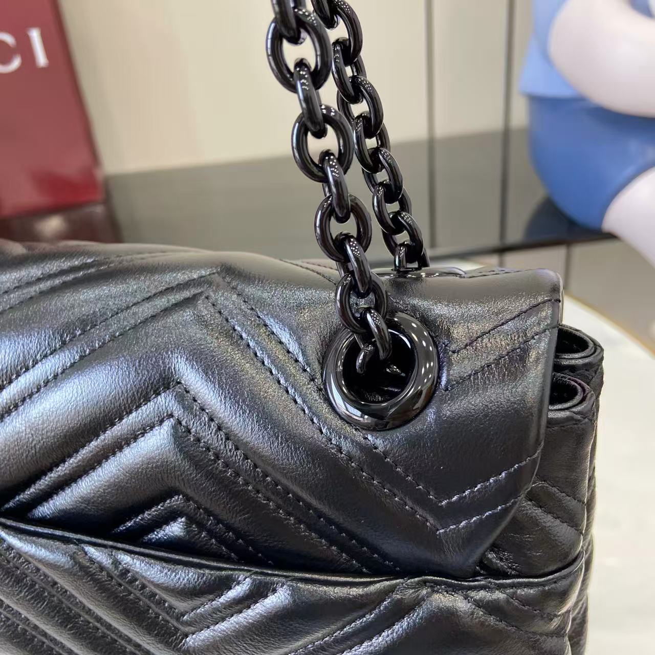 Gucci GG Marmont Medium Shoulder Bag - FashionPlug