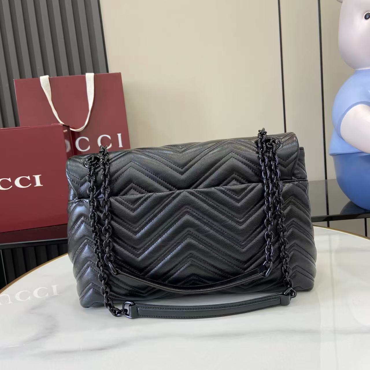 Gucci GG Marmont Medium Shoulder Bag - FashionPlug