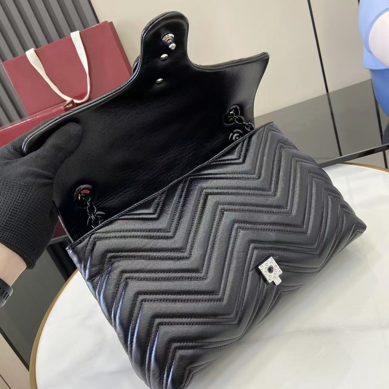 Gucci GG Marmont Medium Shoulder Bag - FashionPlug