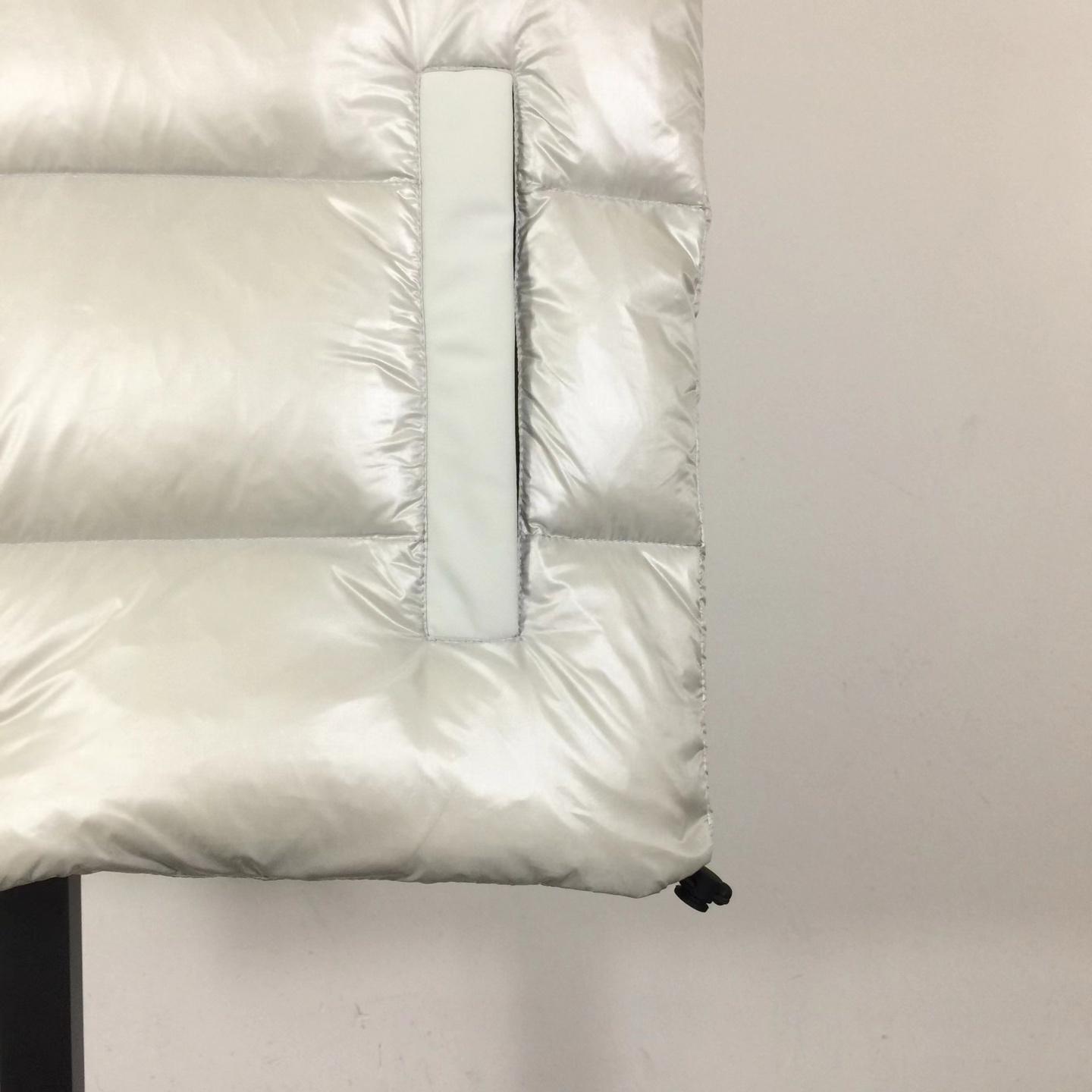 Moose Knuckles Logo-plaque Gilet - FashionPlug