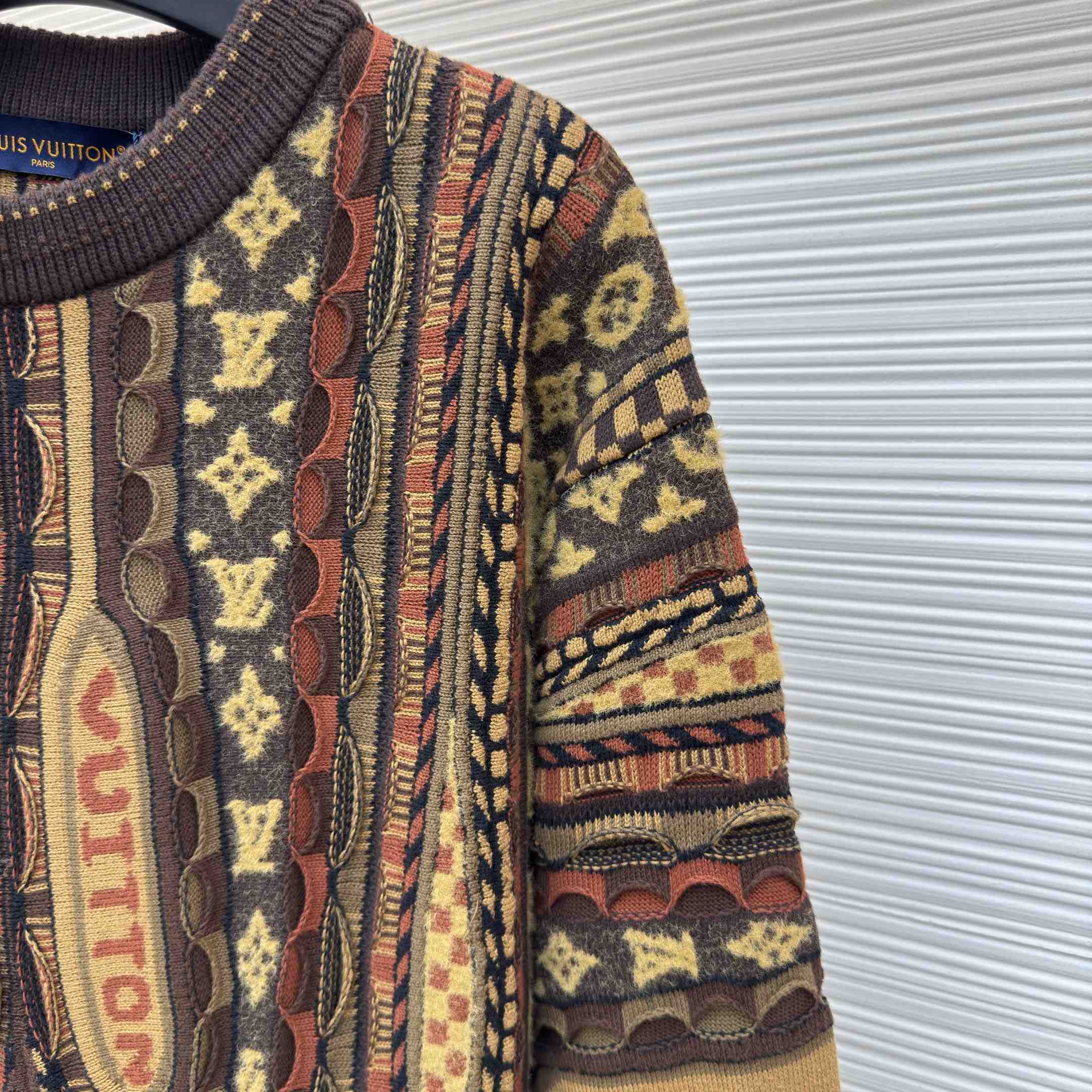 Louis Vuitton Long-Sleeved Crewneck   1AIMBI - FashionPlug