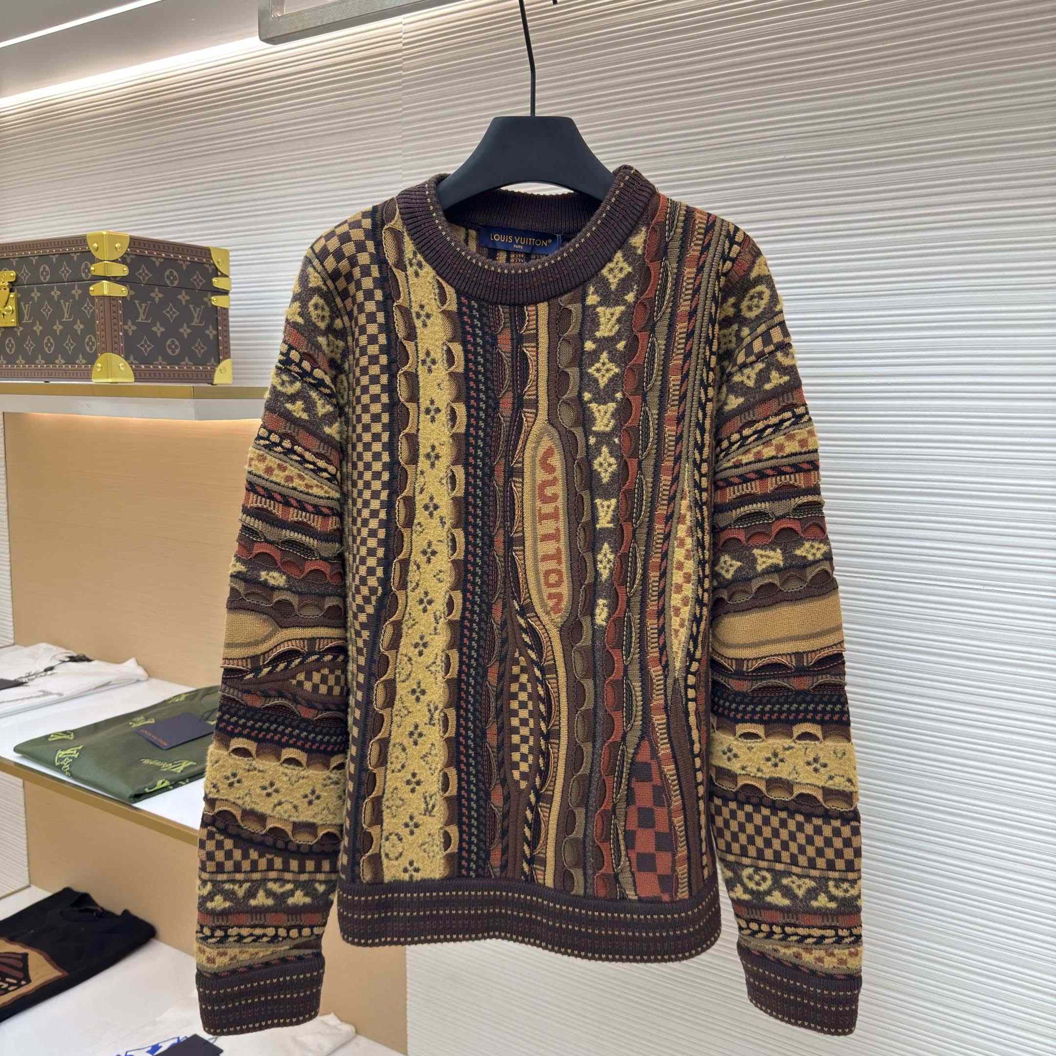 Louis Vuitton Long-Sleeved Crewneck   1AIMBI - FashionPlug