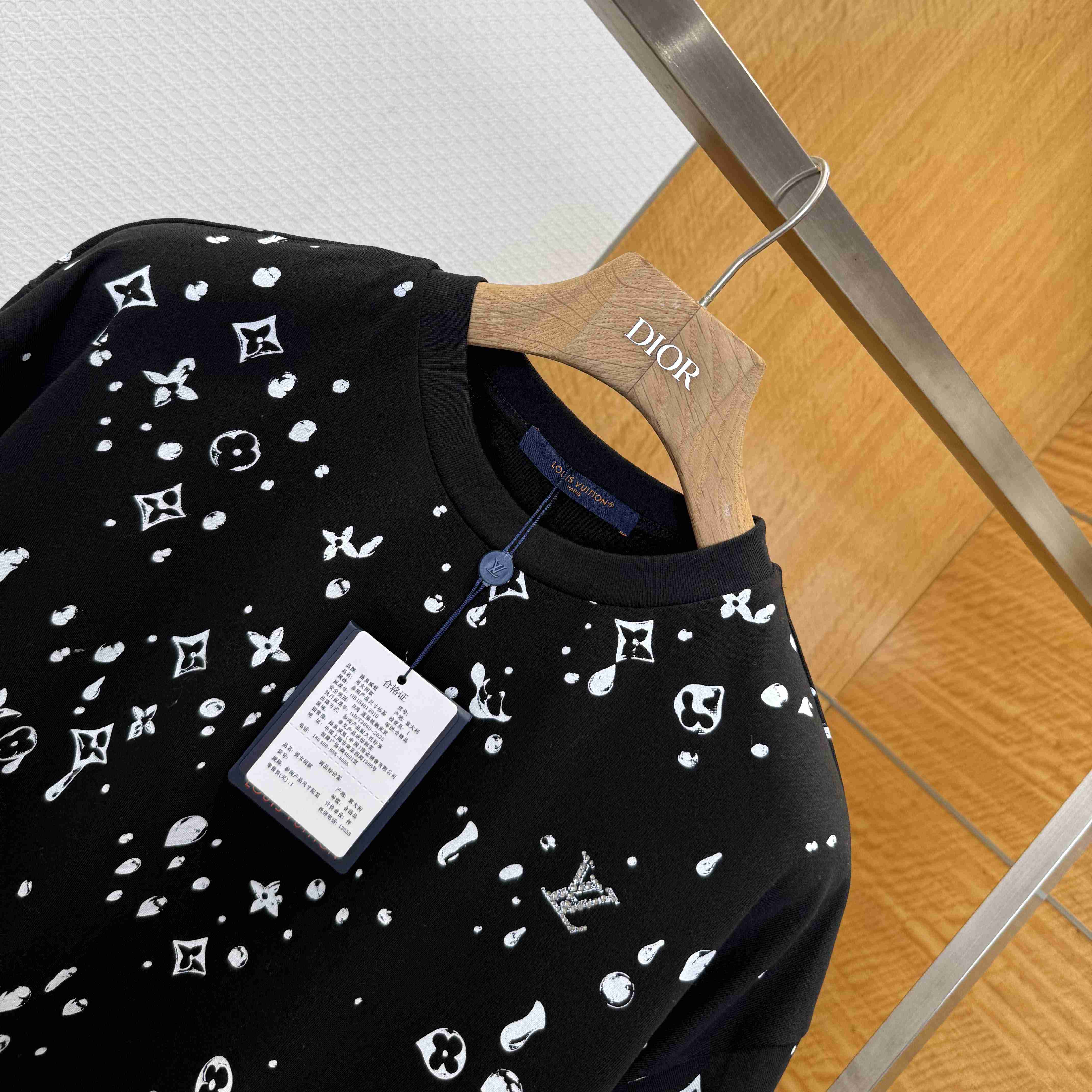 Louis Vuitton Monogram Short-Sleeved T-Shirt   1AJCBF - FashionPlug