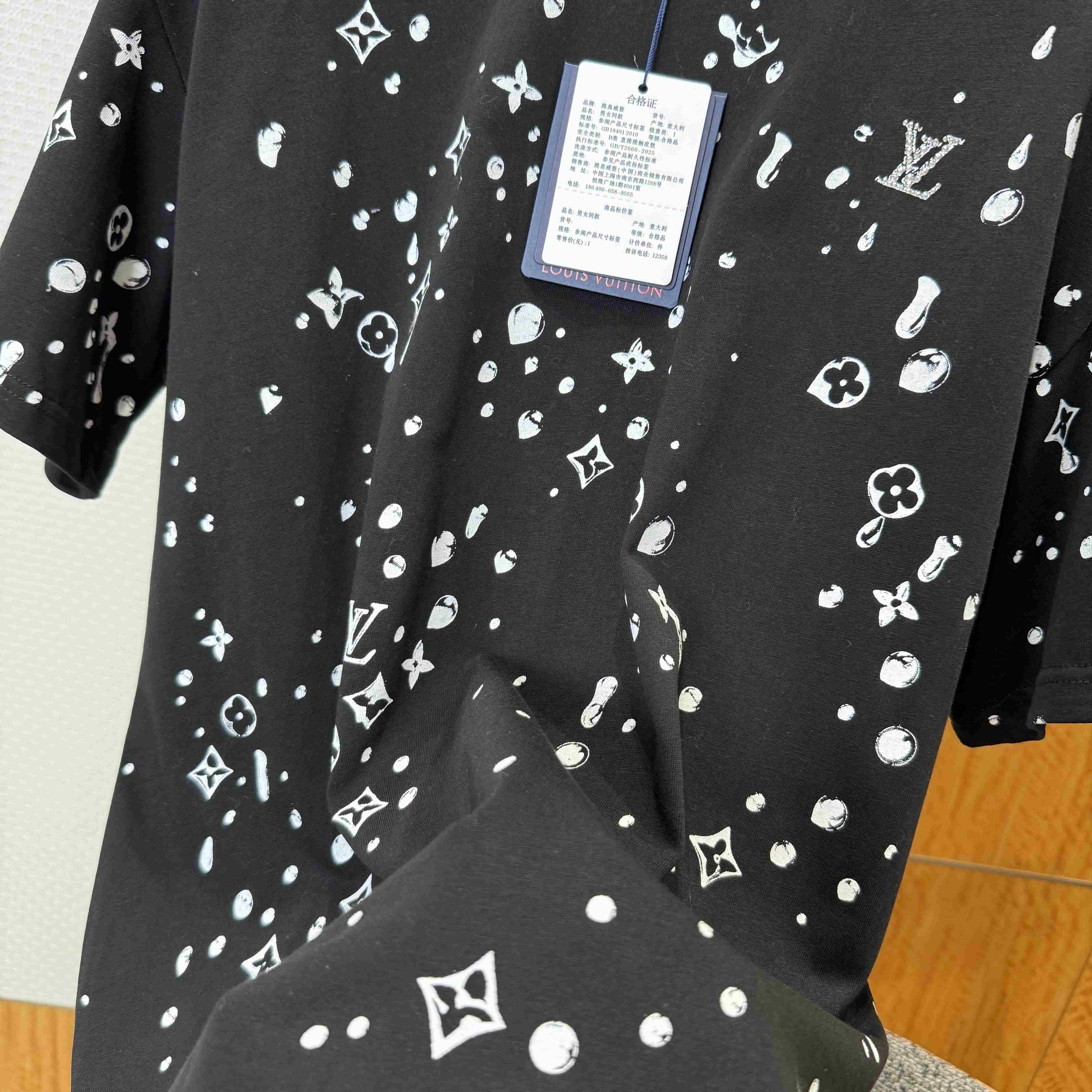 Louis Vuitton Monogram Short-Sleeved T-Shirt   1AJCBF - FashionPlug