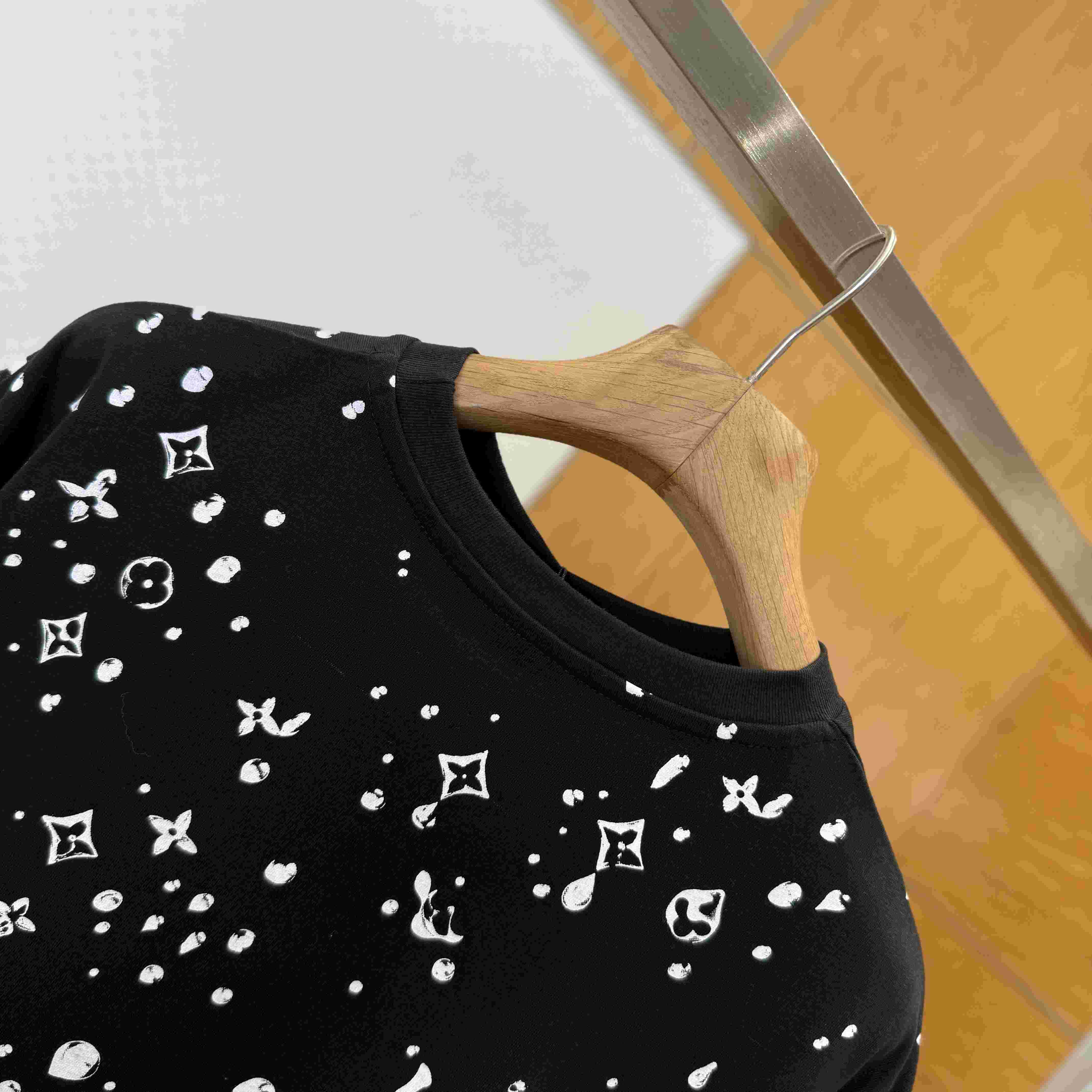 Louis Vuitton Monogram Short-Sleeved T-Shirt   1AJCBF - FashionPlug