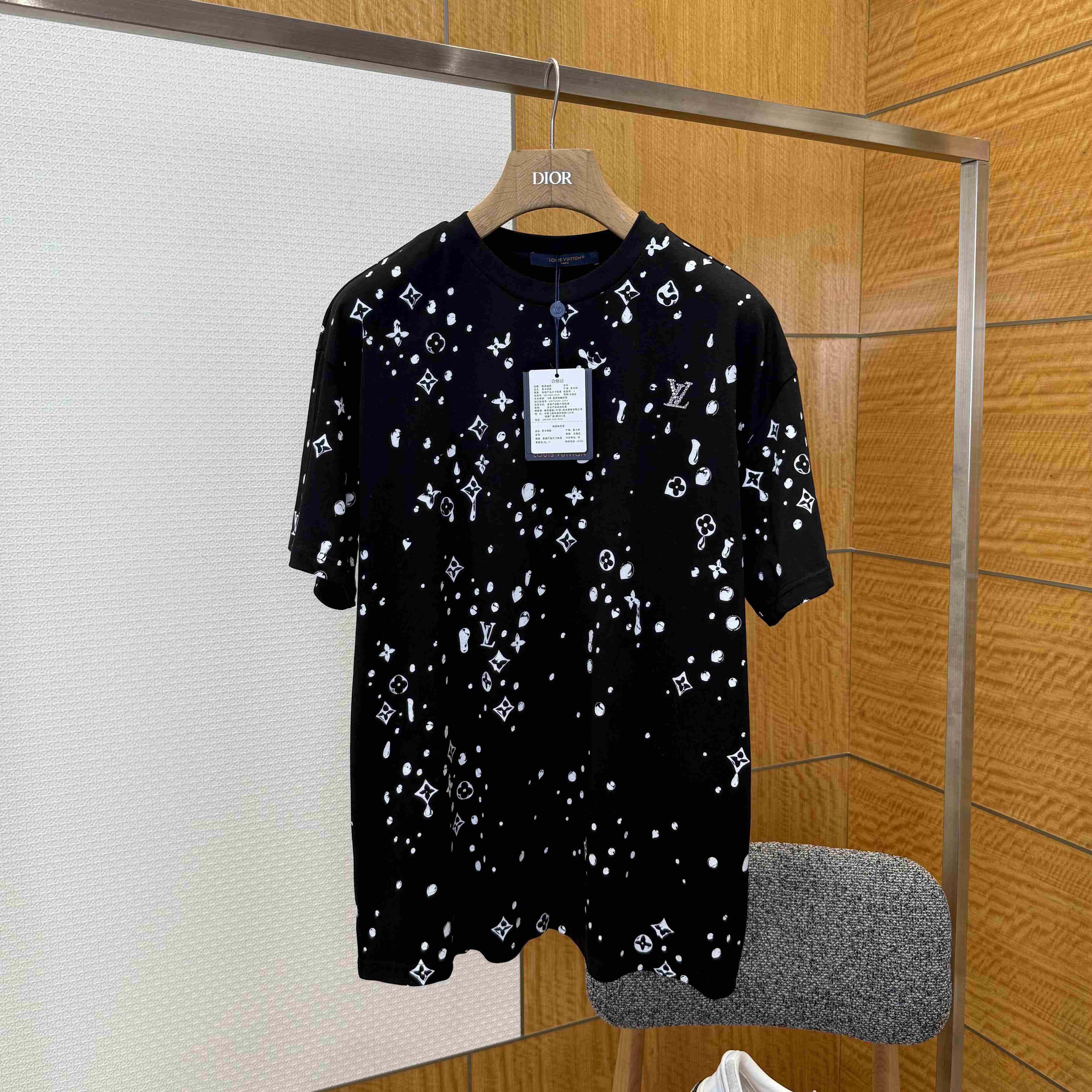 Louis Vuitton Monogram Short-Sleeved T-Shirt   1AJCBF - FashionPlug