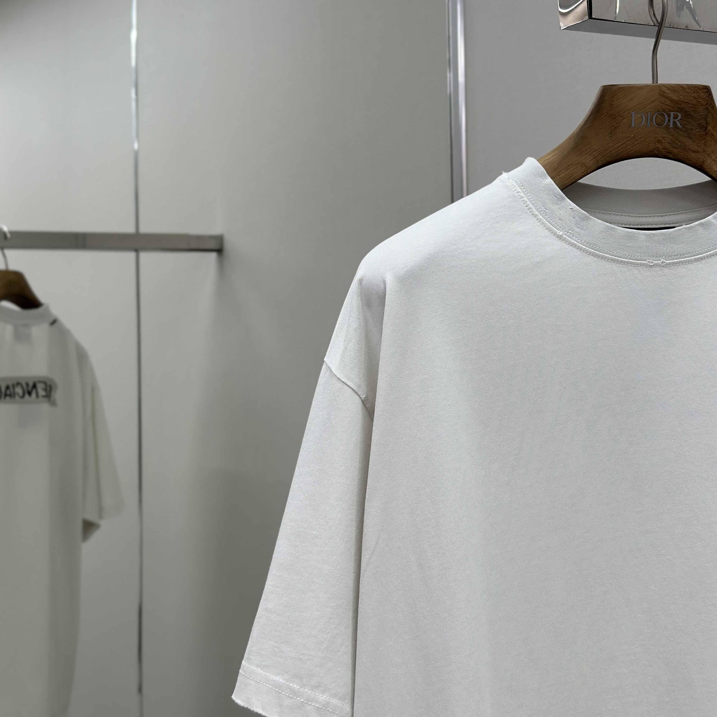 Balenciaga T-Shirt Medium Fit  - FashionPlug