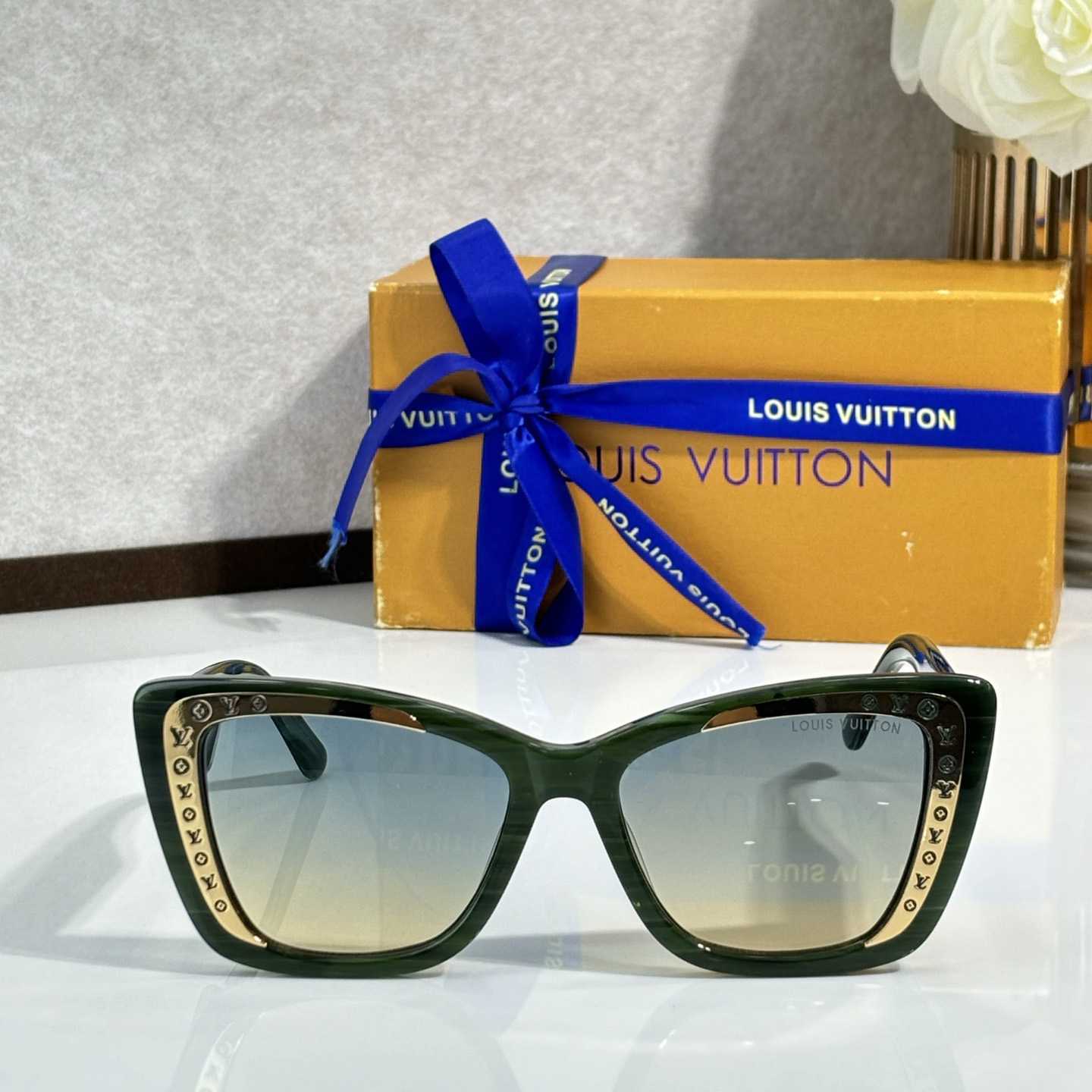 Louis Vuitton Z2007USunglasses    - FashionPlug