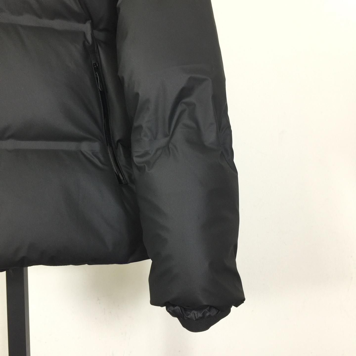 Arc'teryx Hooded Down Jacket - FashionPlug