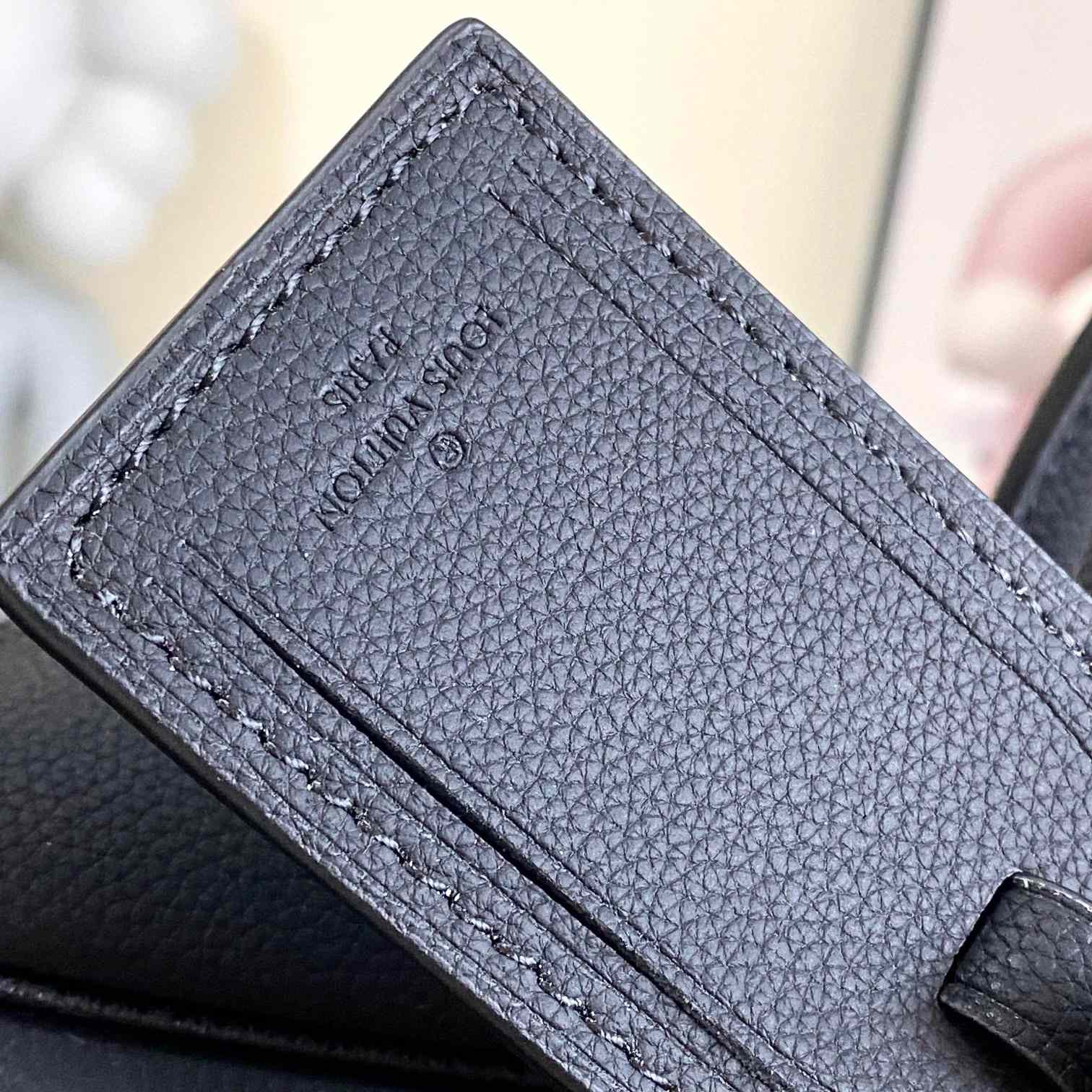 Louis Vuitton Weekender Bag   M26075 - FashionPlug