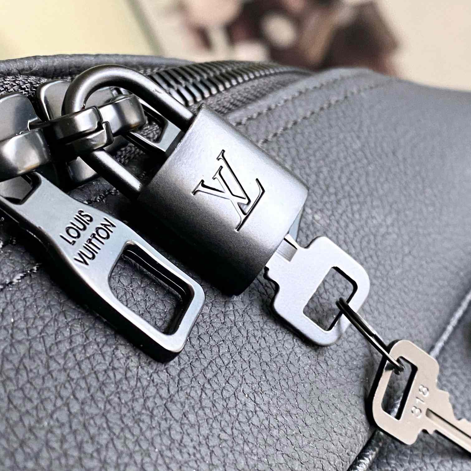 Louis Vuitton Weekender Bag   M26075 - FashionPlug