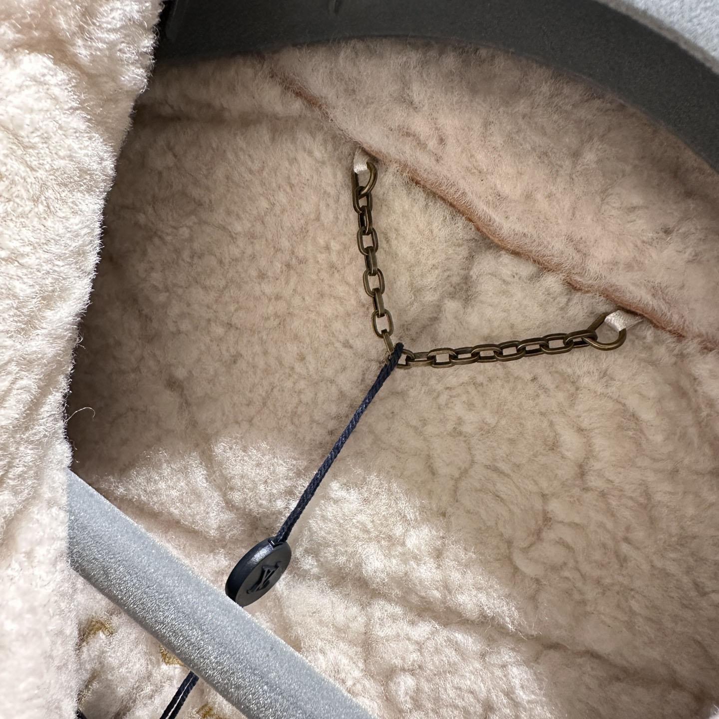 Louis Vuitton Embroidered Shearling Workwear Blouson   1AFXIP - FashionPlug