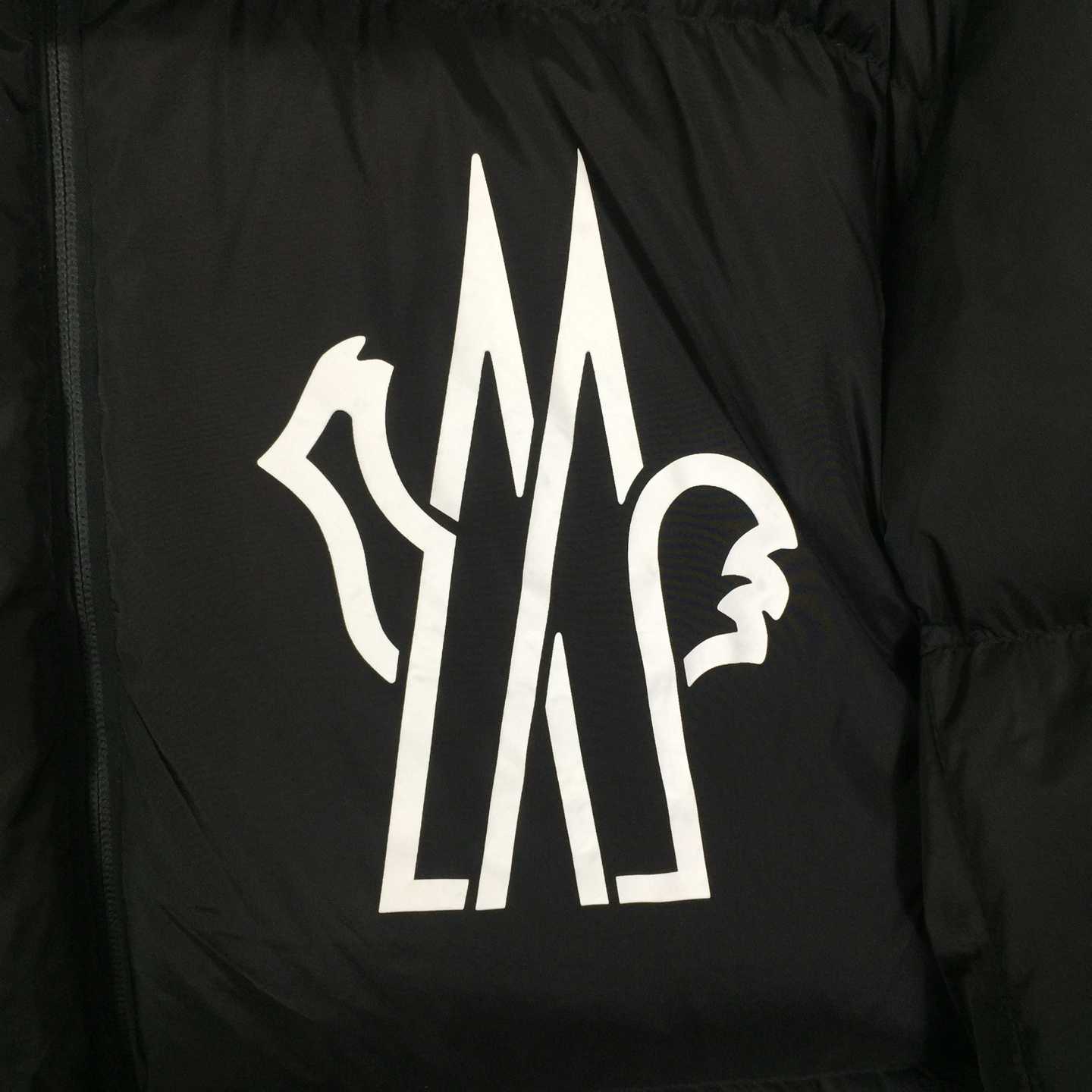 Moncler Verdons Short Down Jacket - FashionPlug