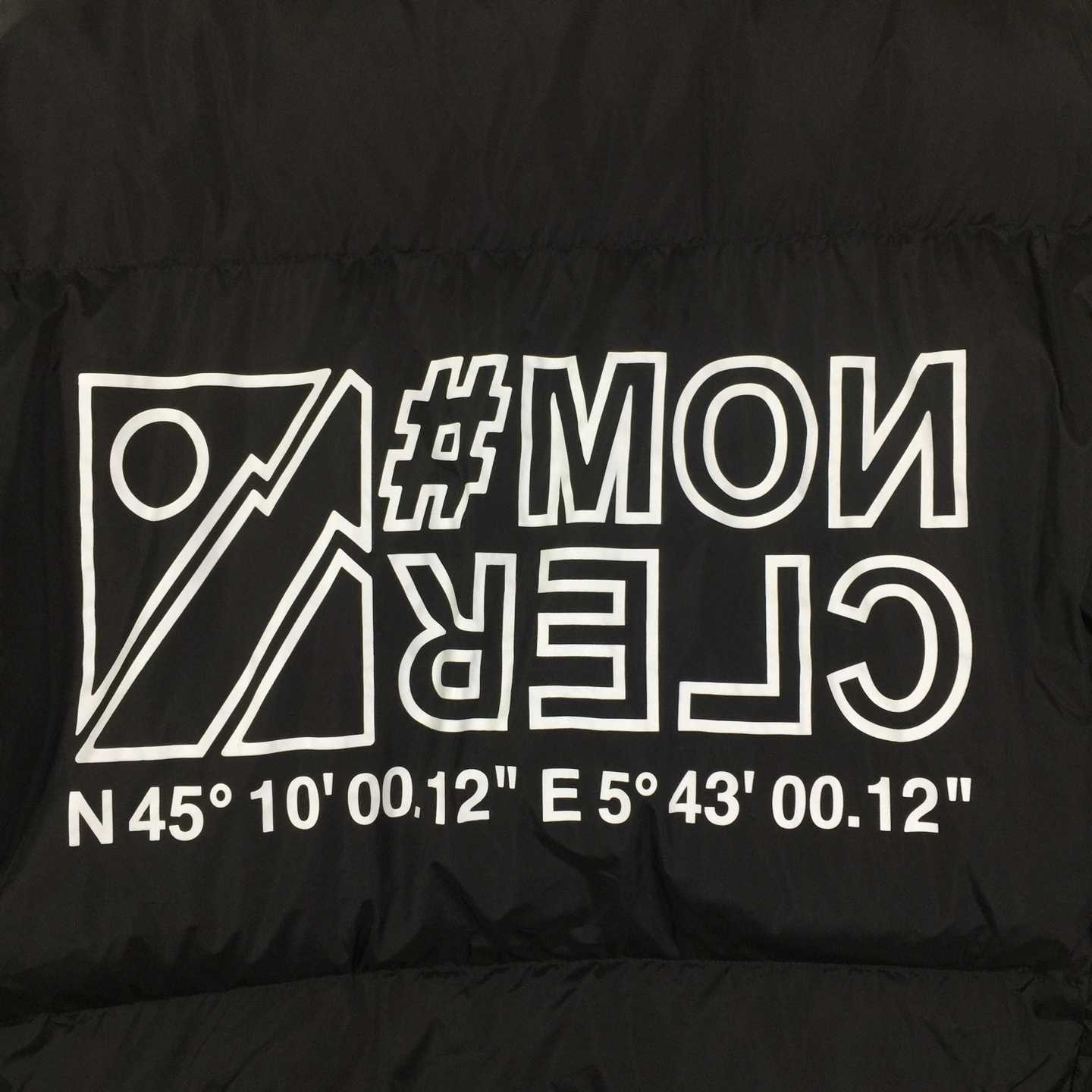 Moncler Verdons Short Down Jacket - FashionPlug