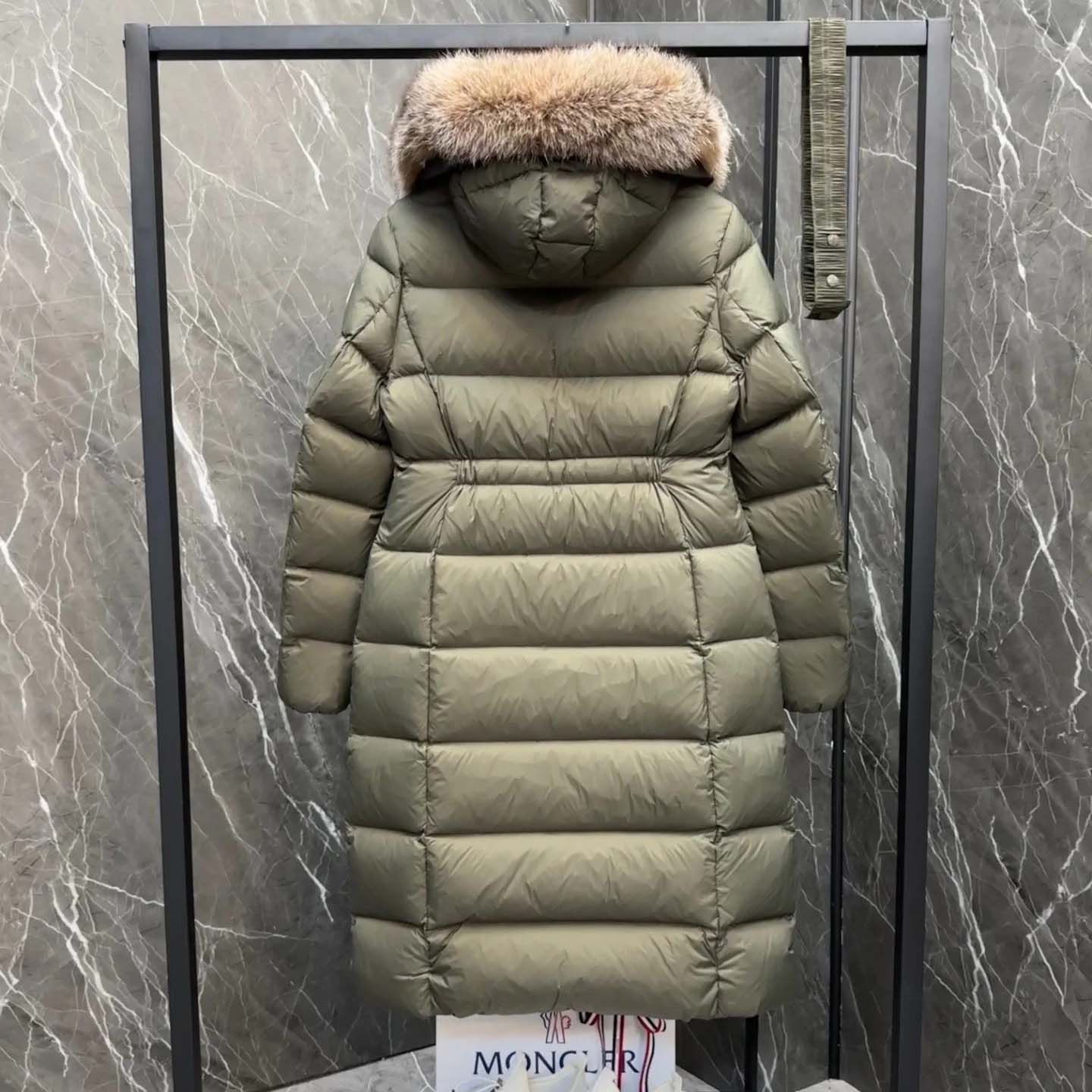 Moncler Boedic Down Jacket With A Detachable Shearling Trim - FashionPlug