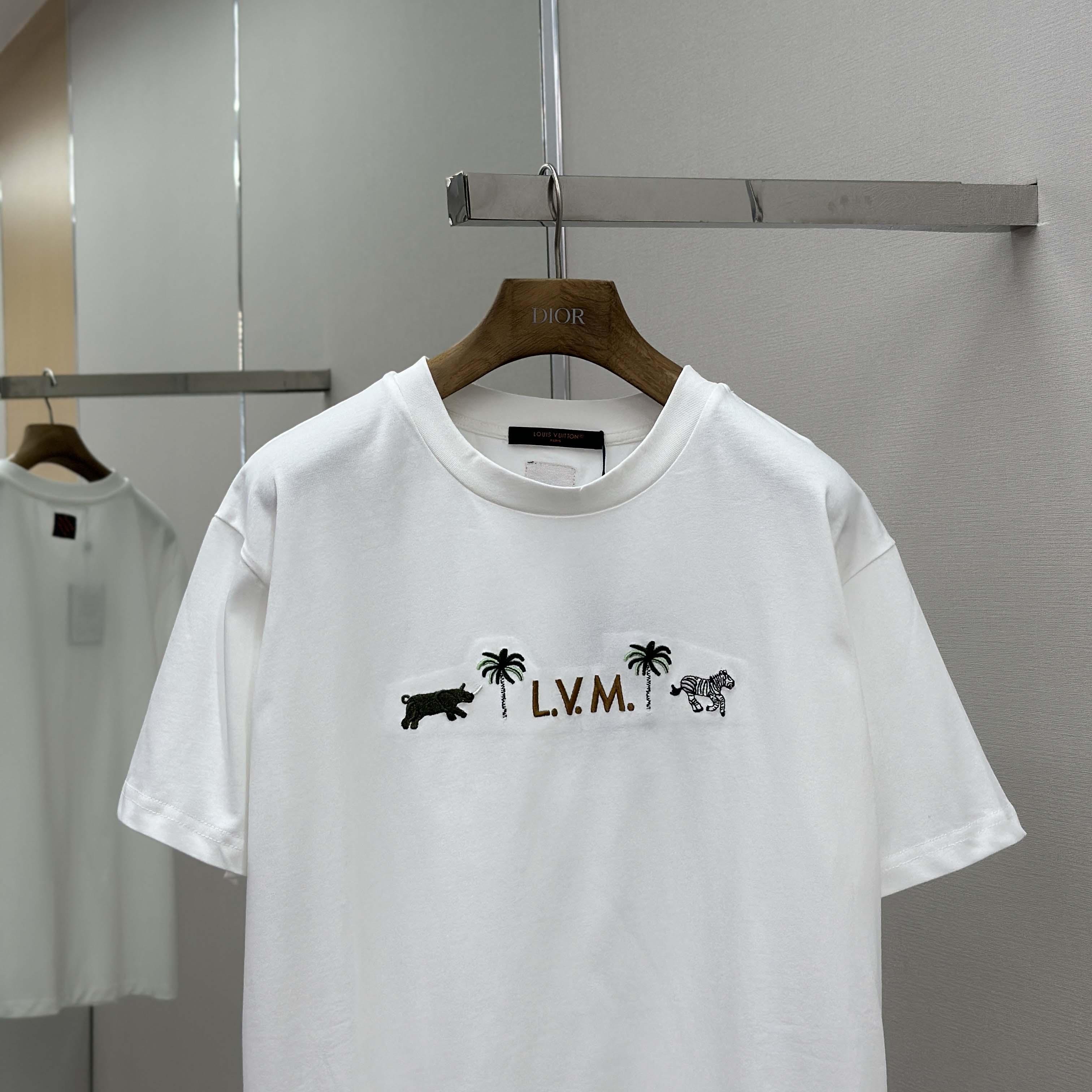 Louis Vuitton LV x The Darjeeling Limited Embroidered Short-Sleeved crewneck   1AJVQK - FashionPlug