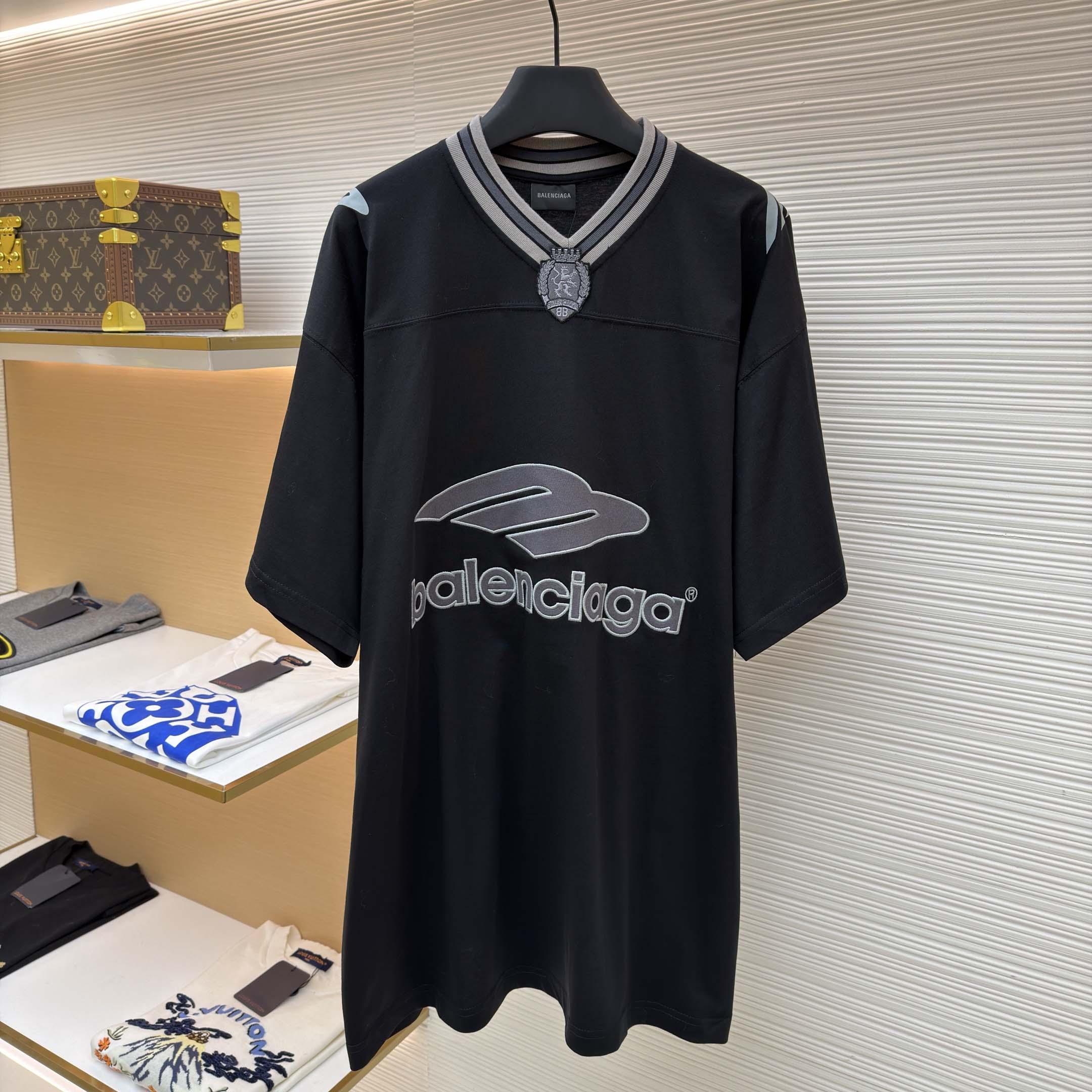 Balenciaga B Football V-Neck T-Shirt Oversized In Black - FashionPlug