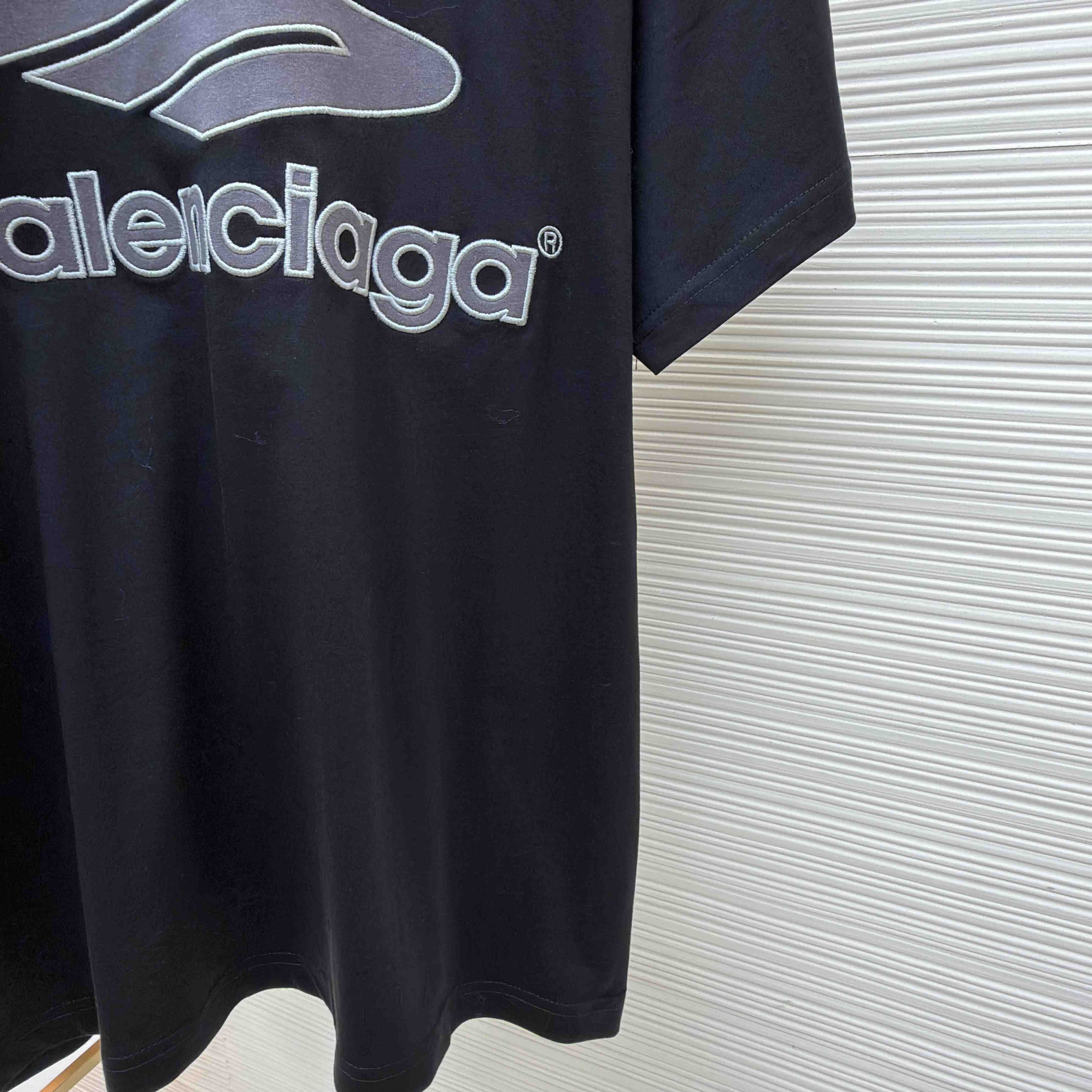 Balenciaga B Football V-Neck T-Shirt Oversized In Black - FashionPlug