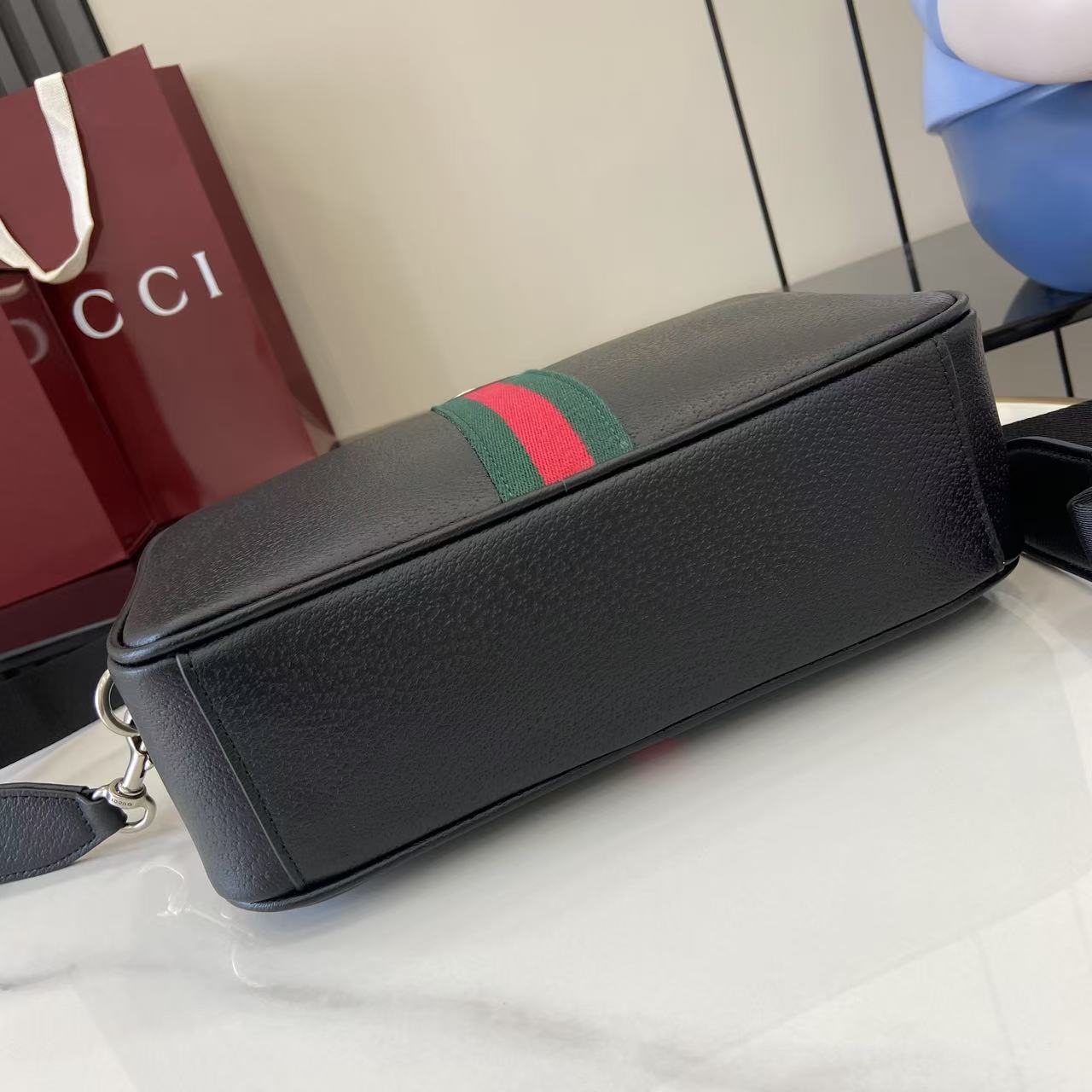 Gucci Ophidia medium crossbody bag - FashionPlug