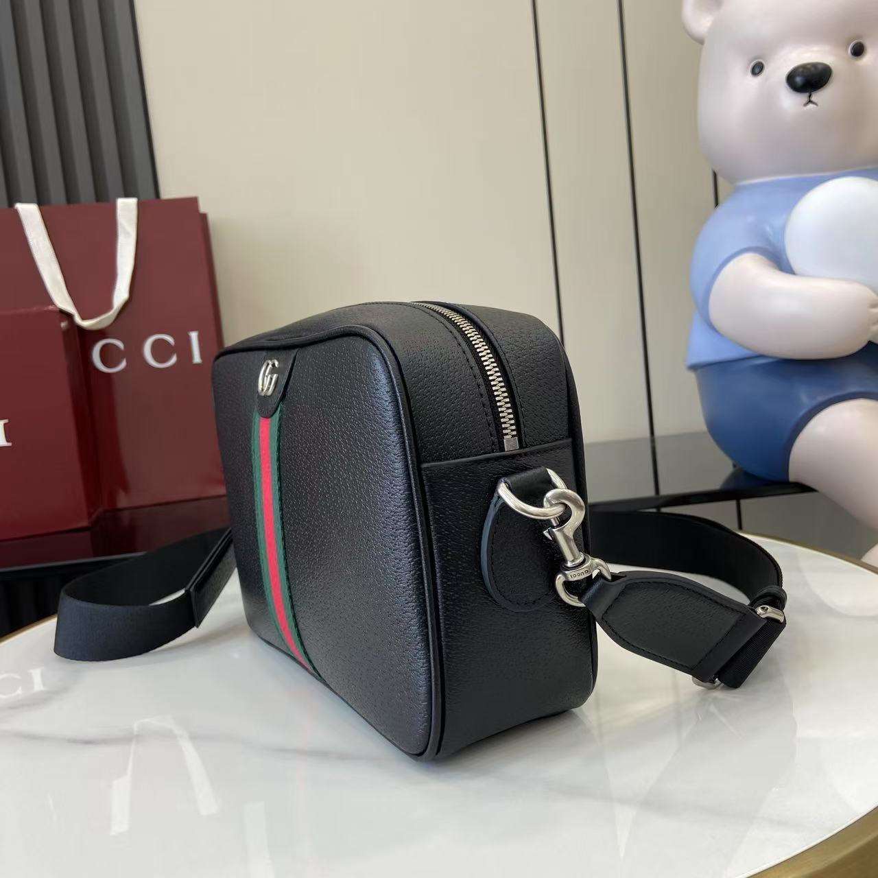 Gucci Ophidia medium crossbody bag - FashionPlug