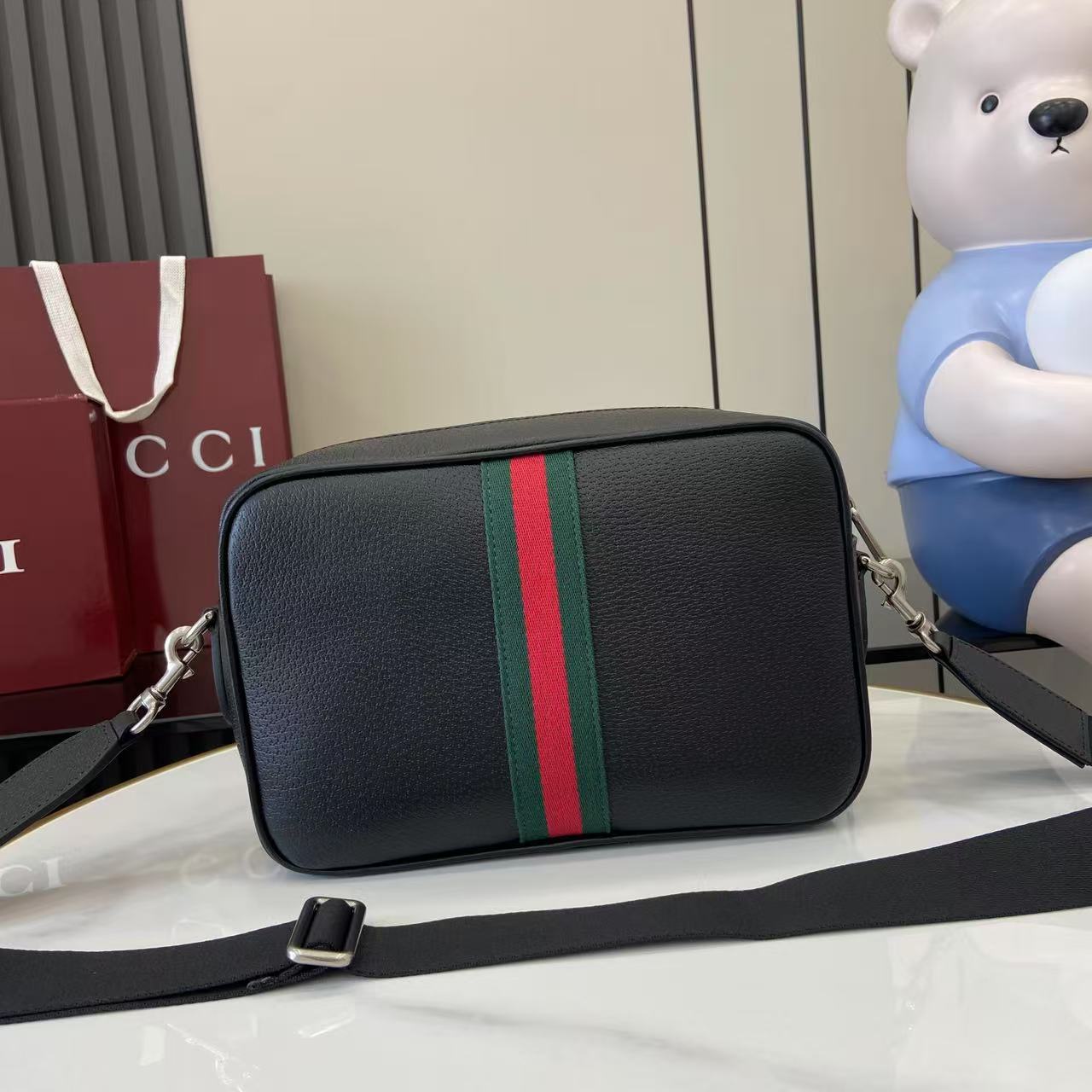 Gucci Ophidia medium crossbody bag - FashionPlug