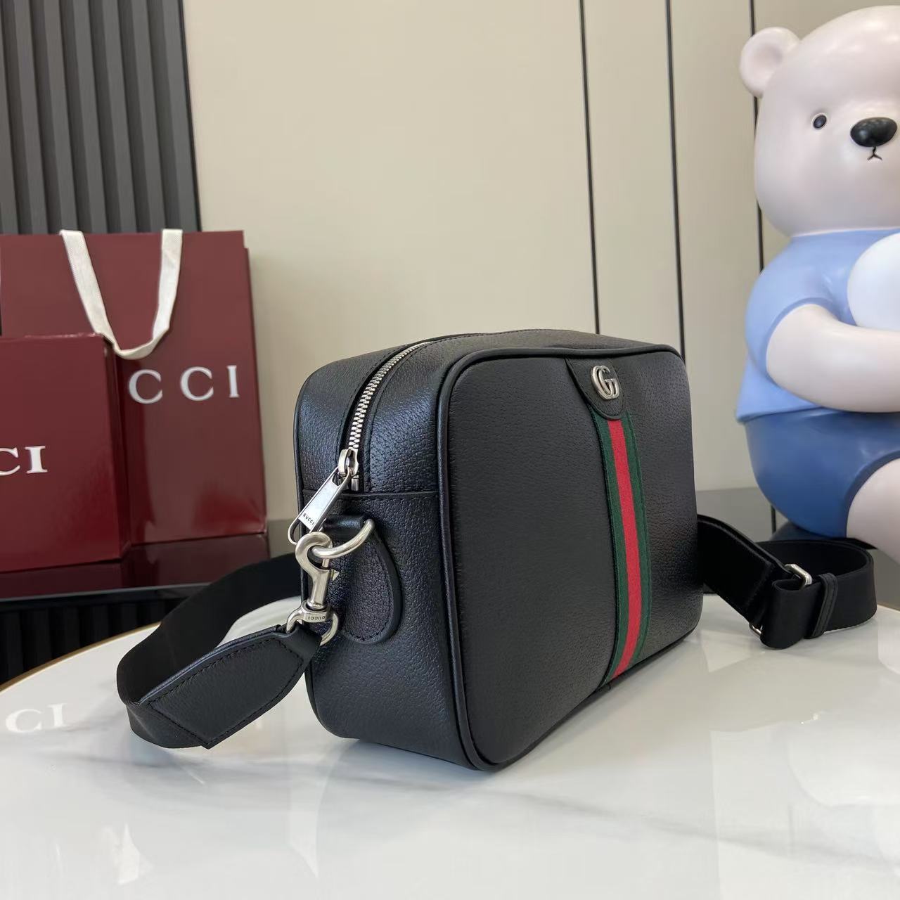 Gucci Ophidia medium crossbody bag - FashionPlug
