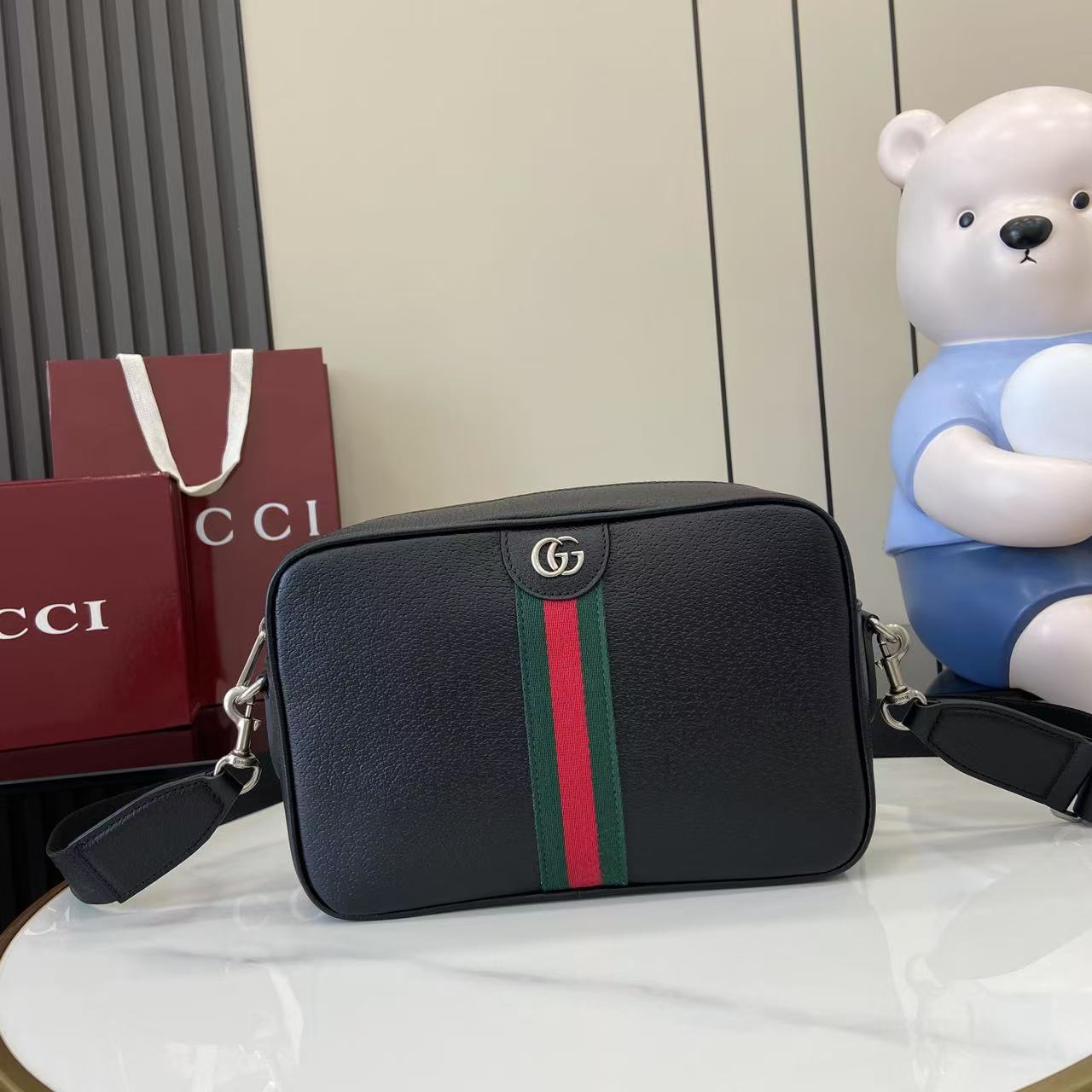 Gucci Ophidia medium crossbody bag - FashionPlug