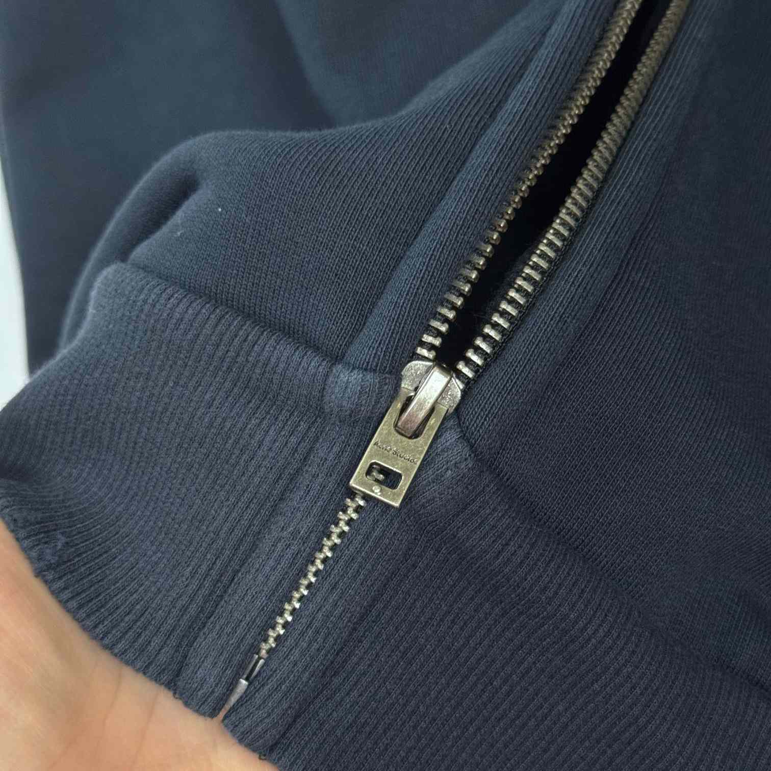 Acne Studios - Zip sweater logo - FashionPlug