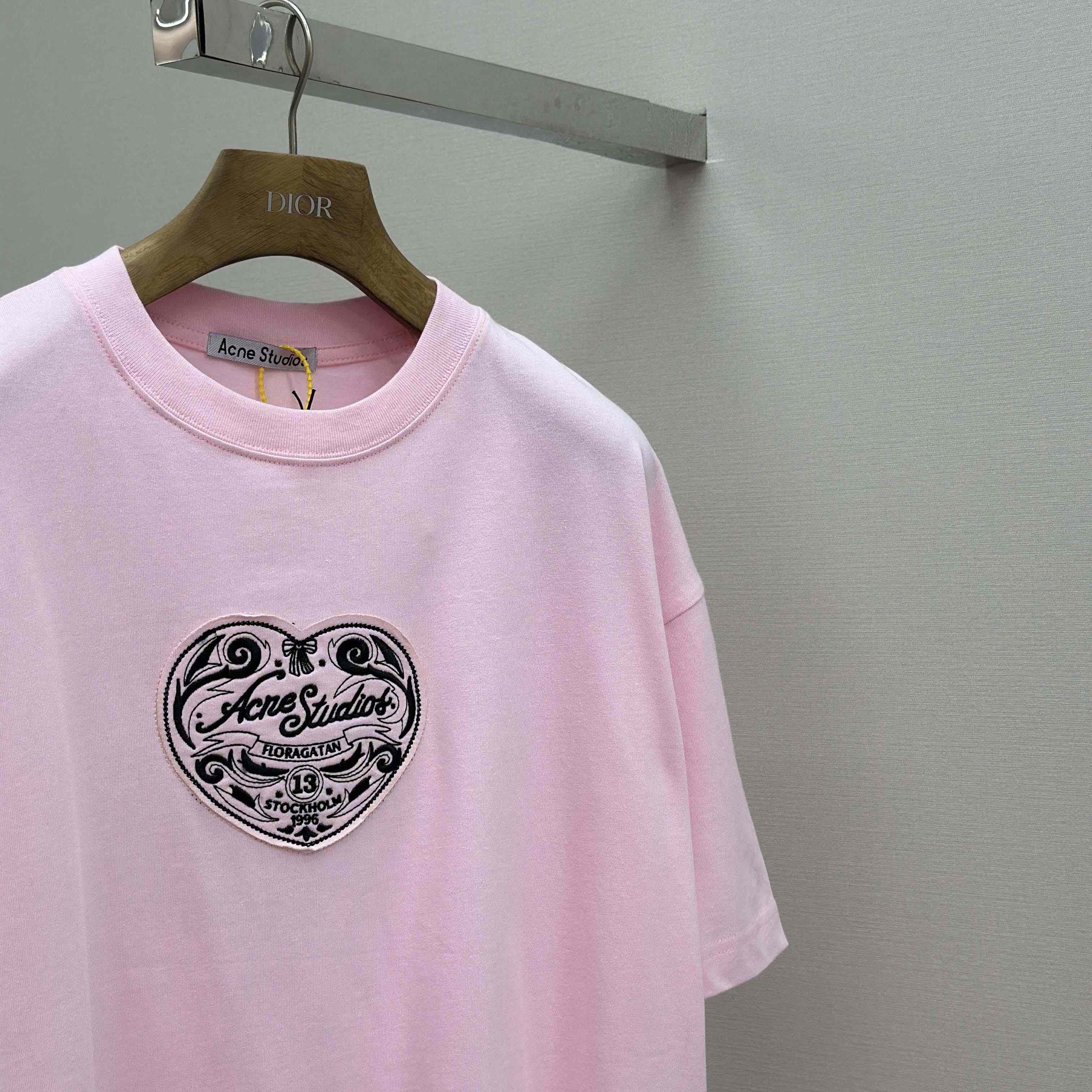 Acne Studios Logo T-shirt - Baby pink - FashionPlug