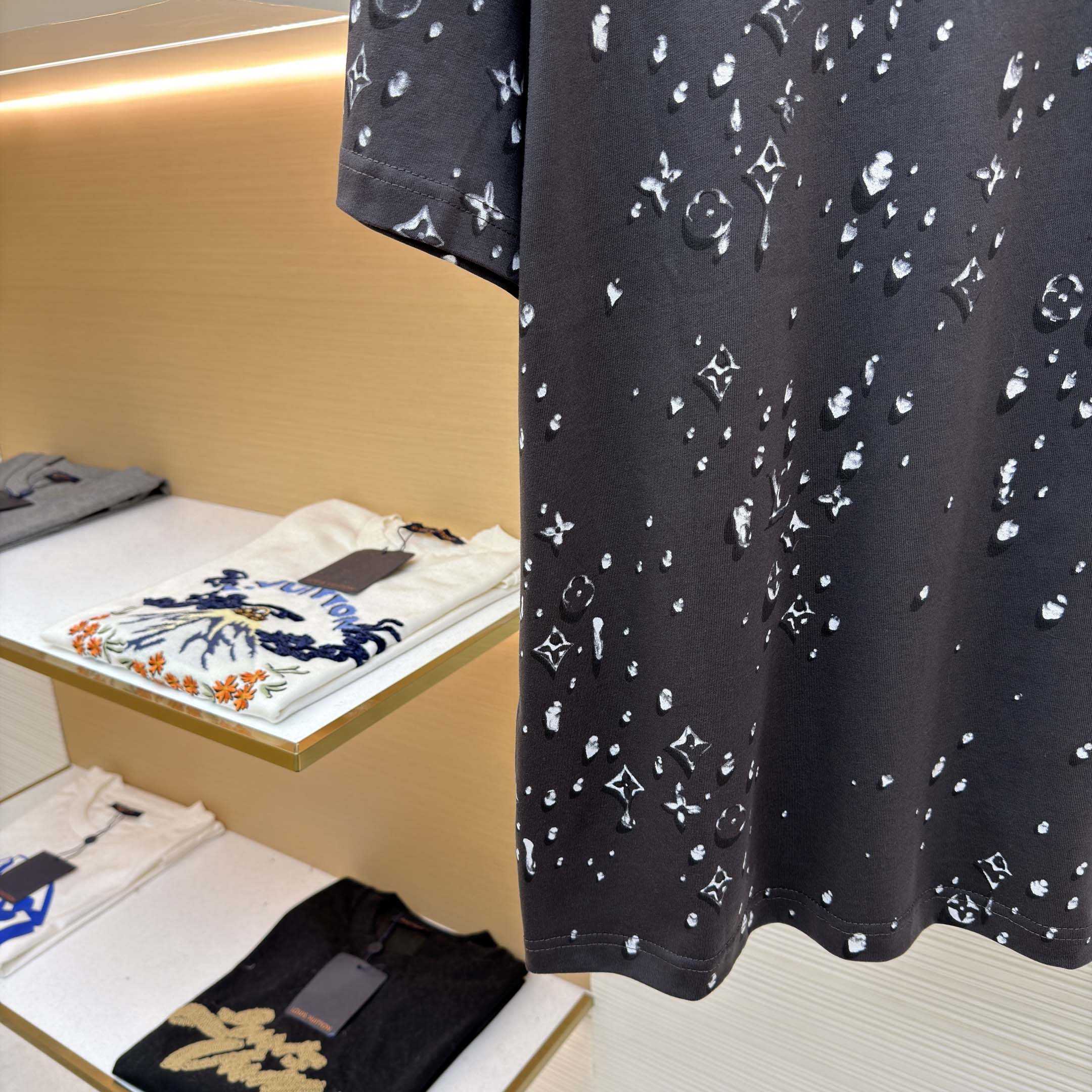 Louis Vuitton Monogram Short-Sleeved T-Shirt   1AJCBF - FashionPlug