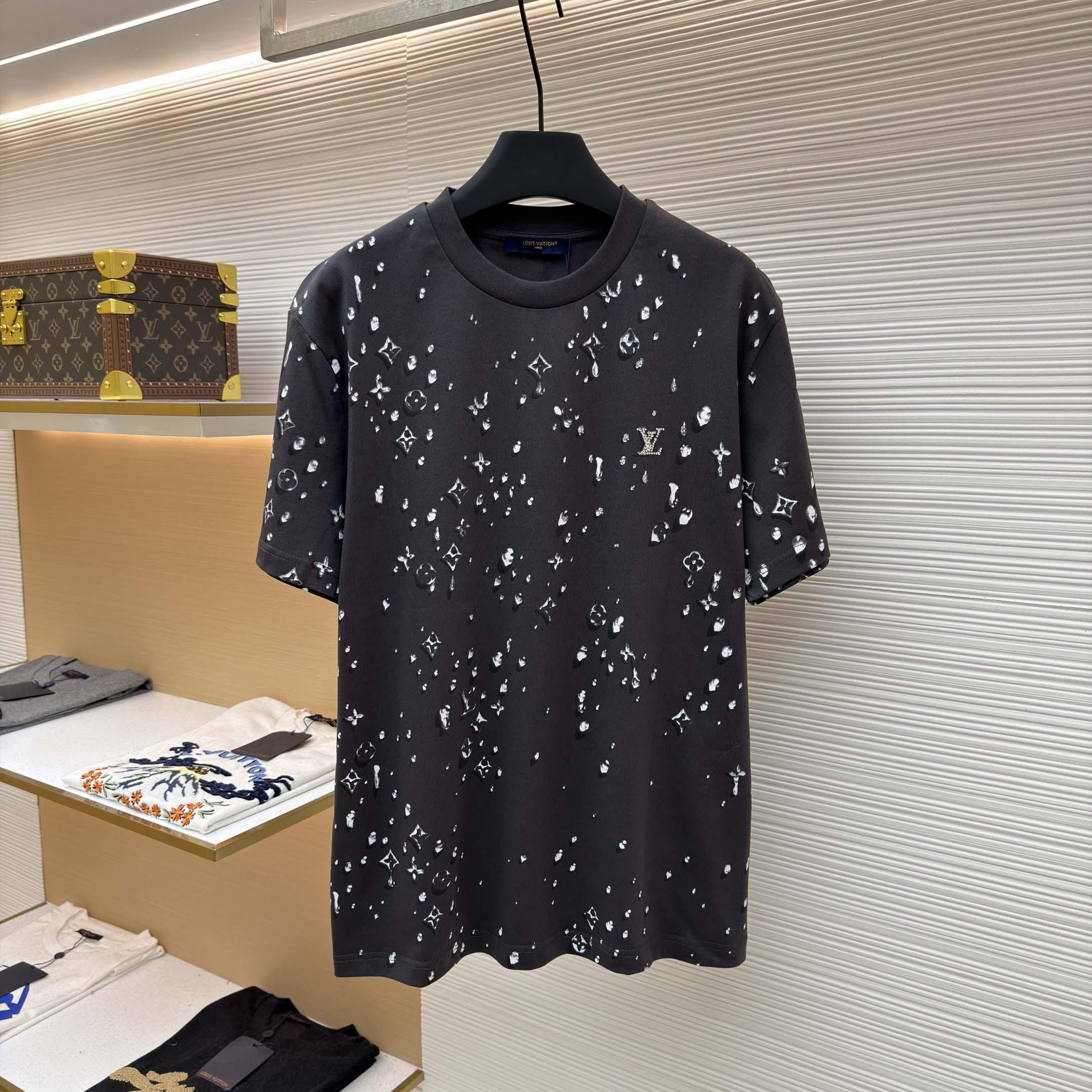 Louis Vuitton Monogram Short-Sleeved T-Shirt   1AJCBF - FashionPlug