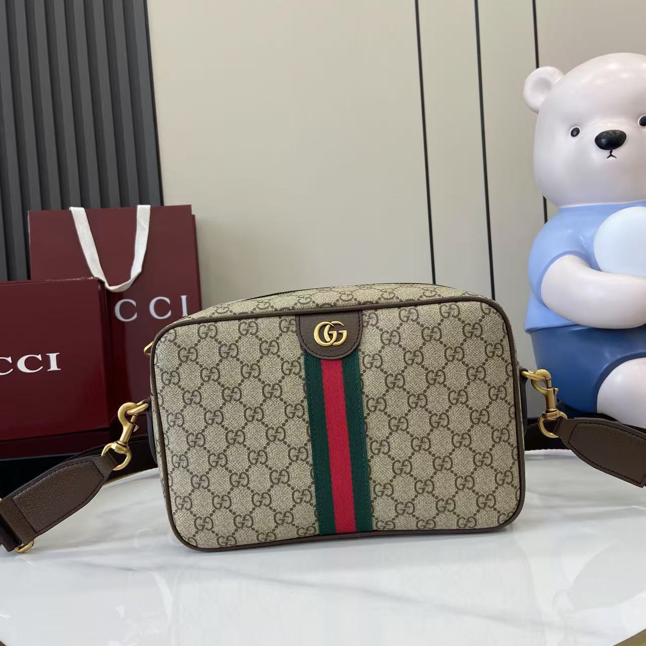 Gucci Ophidia medium crossbody bag - FashionPlug