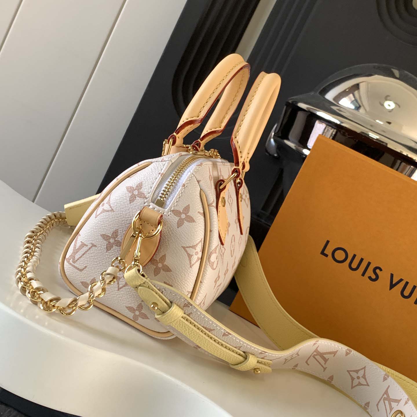 Louis Vuitton Speedy Bandoulière 20    M24474 - FashionPlug