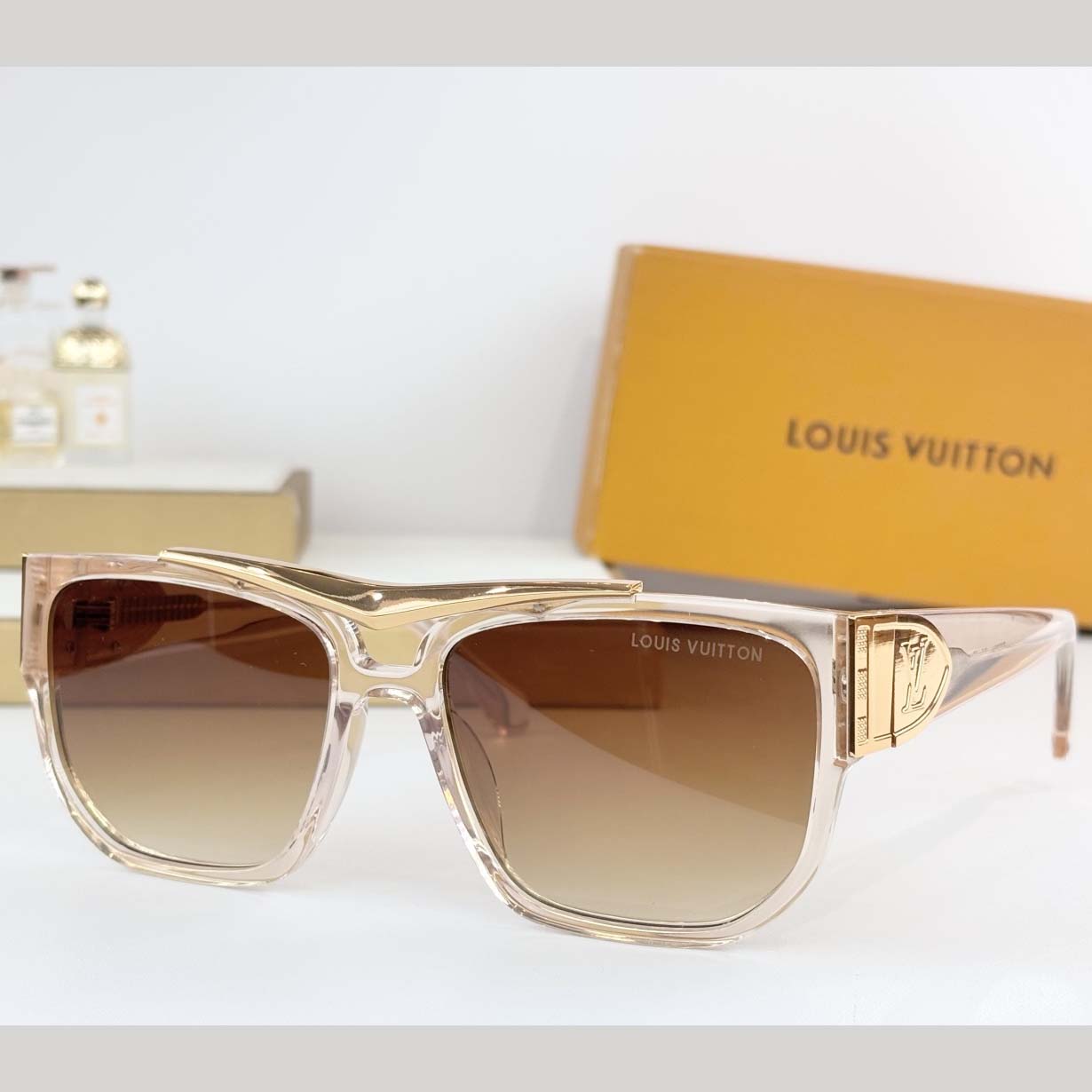 Louis Vuitton  LV Flight Square Sunglasses   Z2723U - FashionPlug
