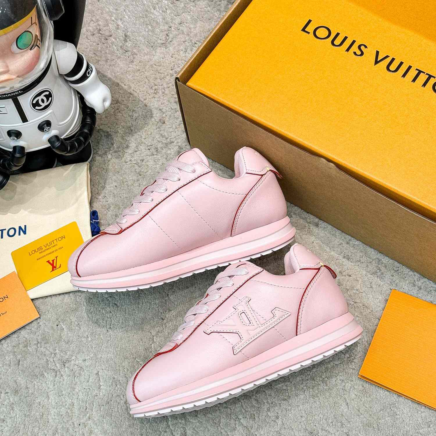 Louis Vuitton LV BUTTERSOFT Sneaker    1AIKWJ - FashionPlug