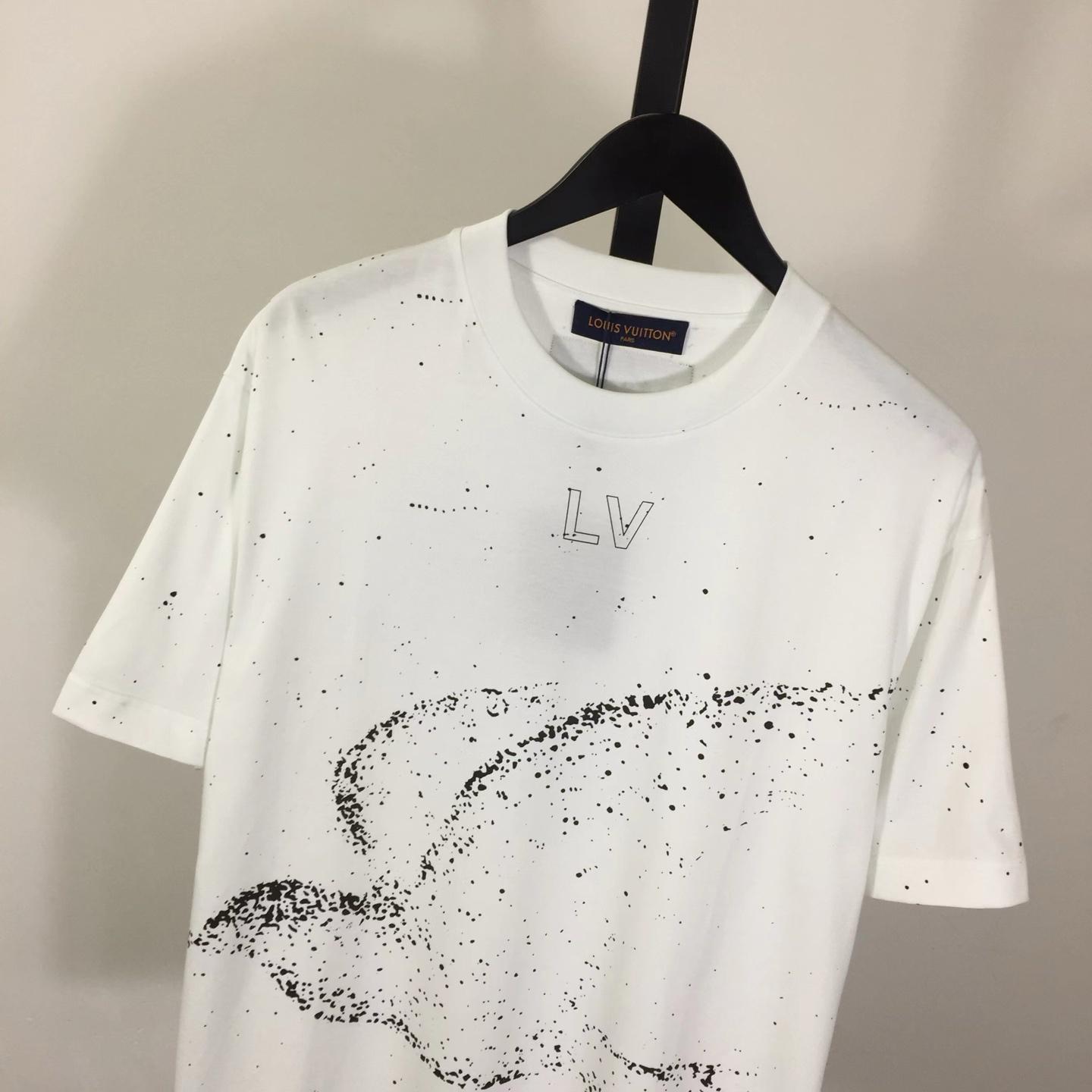 Louis Vuitton T-shirt  - FashionPlug