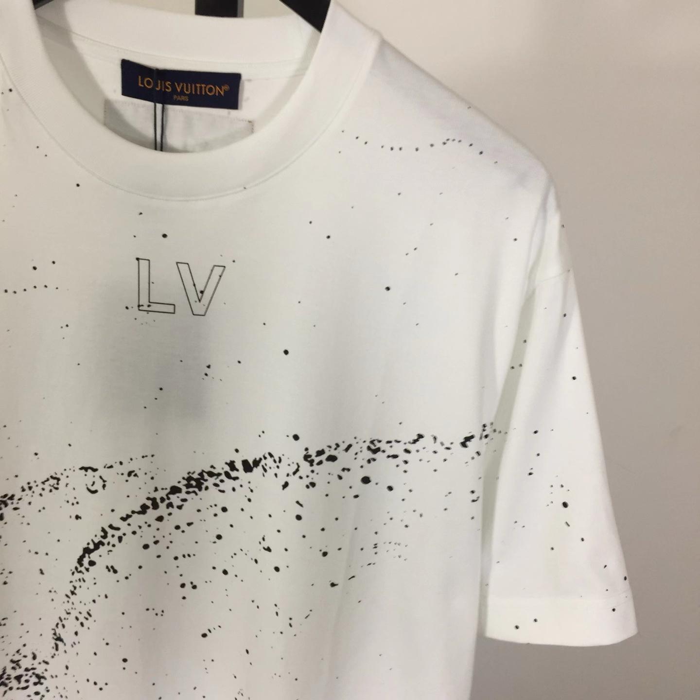 Louis Vuitton T-shirt  - FashionPlug