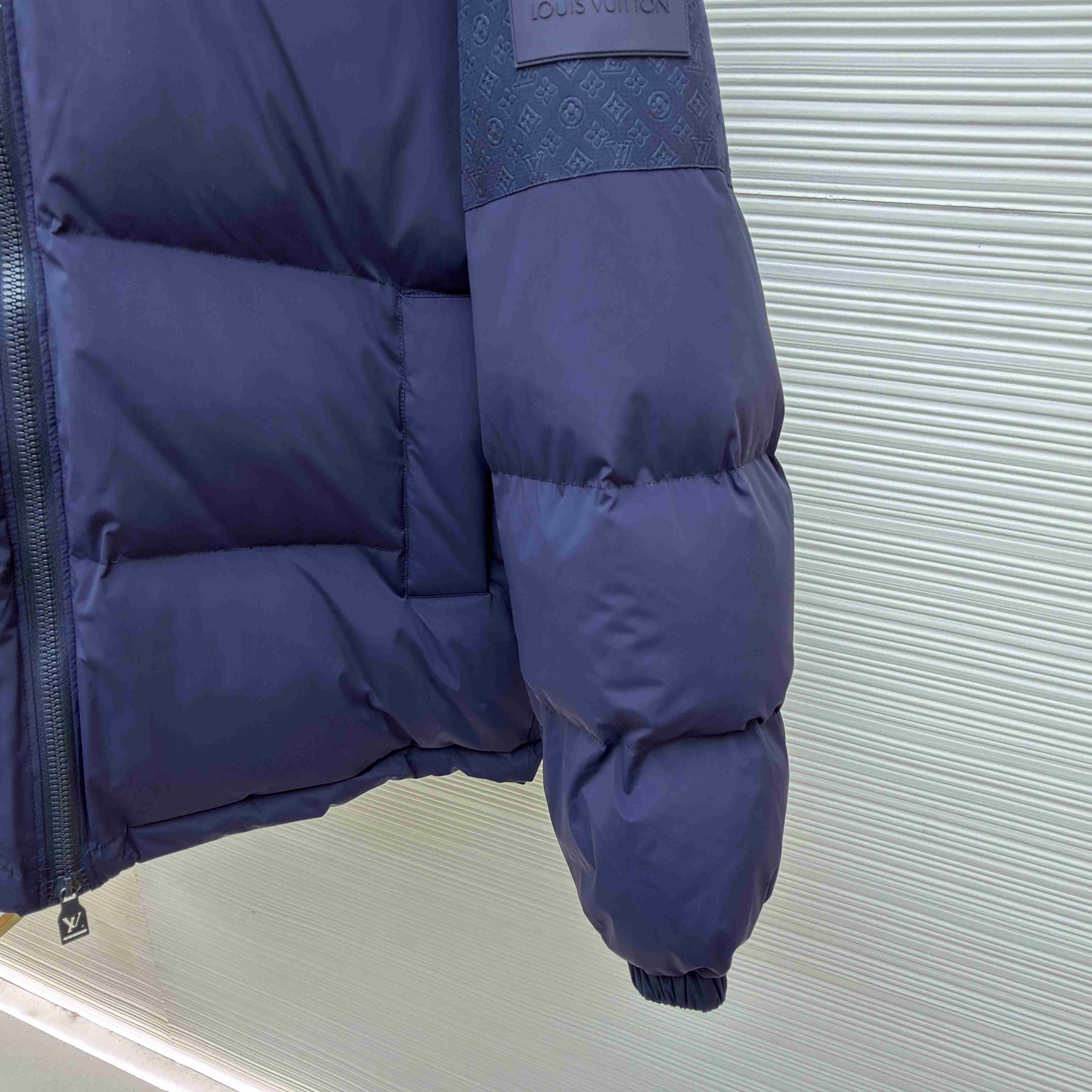 Louis Vuitton Down Blouson 1AGIJR - FashionPlug