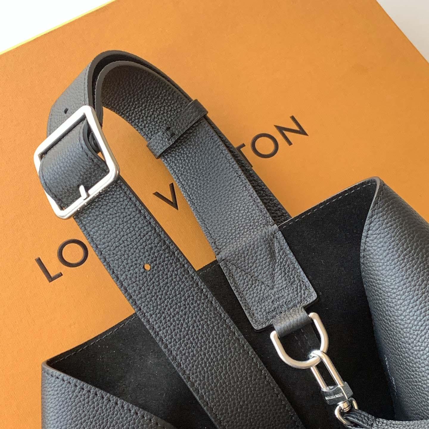 Louis Vuitton Verso Hobo H38      M27022 - FashionPlug