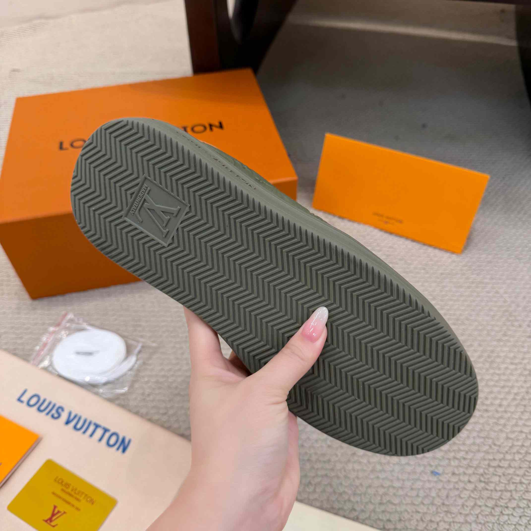 Louis Vuitton Beverly Hills Sneaker 1AJ912 - FashionPlug