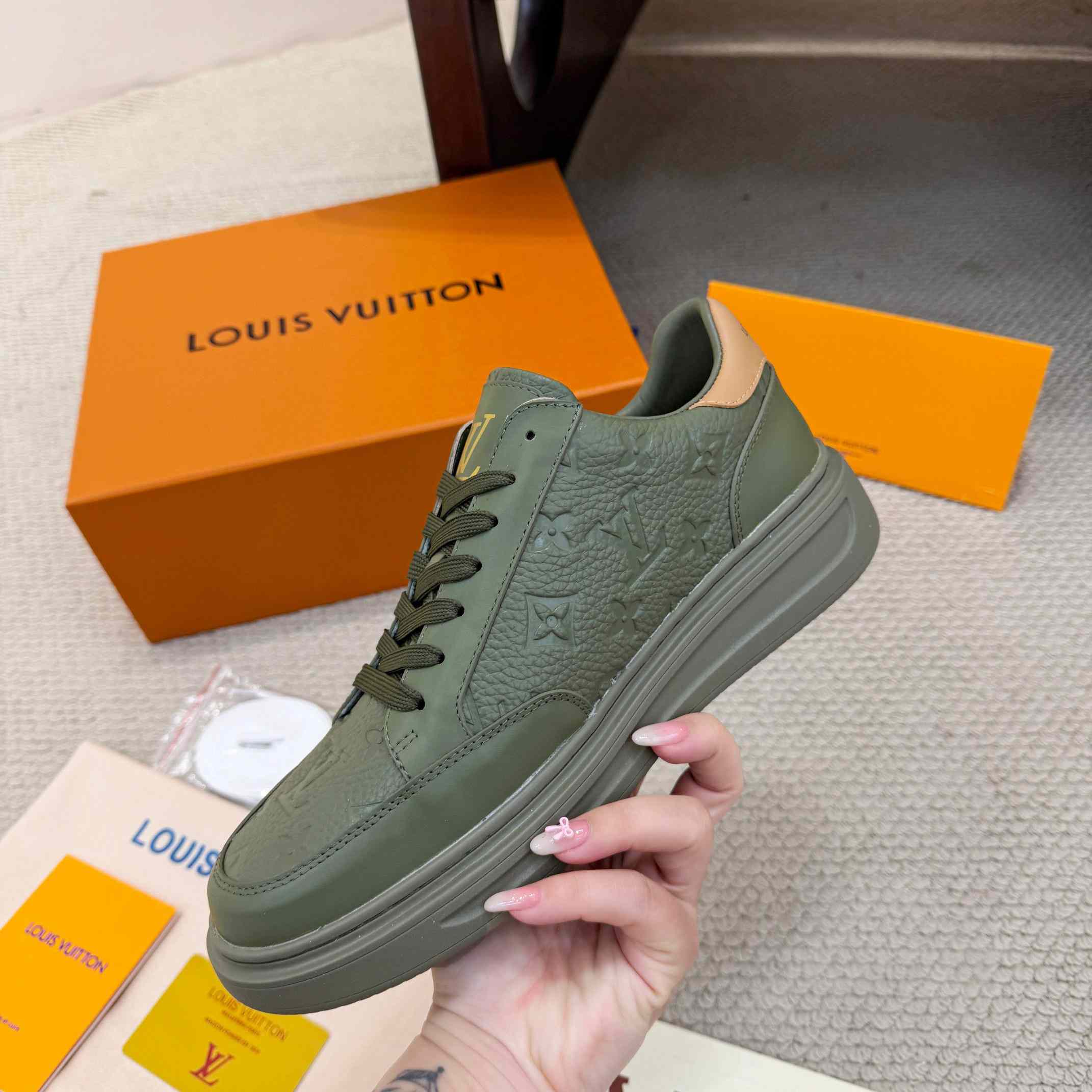 Louis Vuitton Beverly Hills Sneaker 1AJ912 - FashionPlug