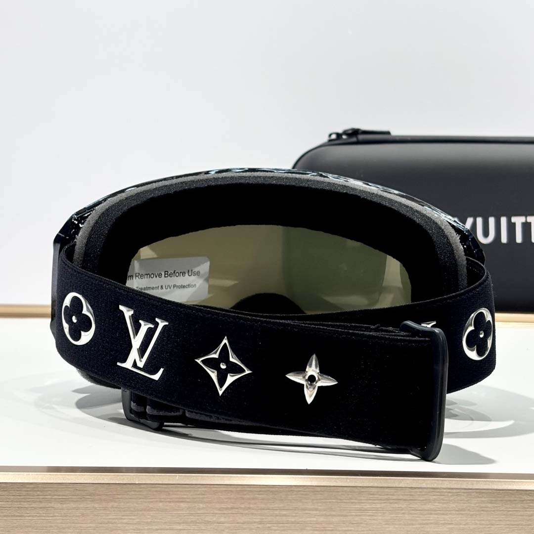 Louis Vuitton LV Snow Gradient Mask - FashionPlug